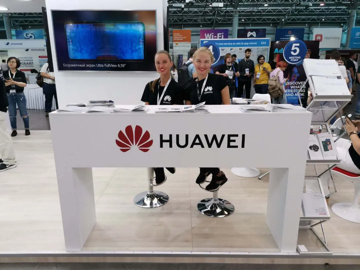 Более 80 миллионов смартфонов Huawei обновились до EMUI 9 в России