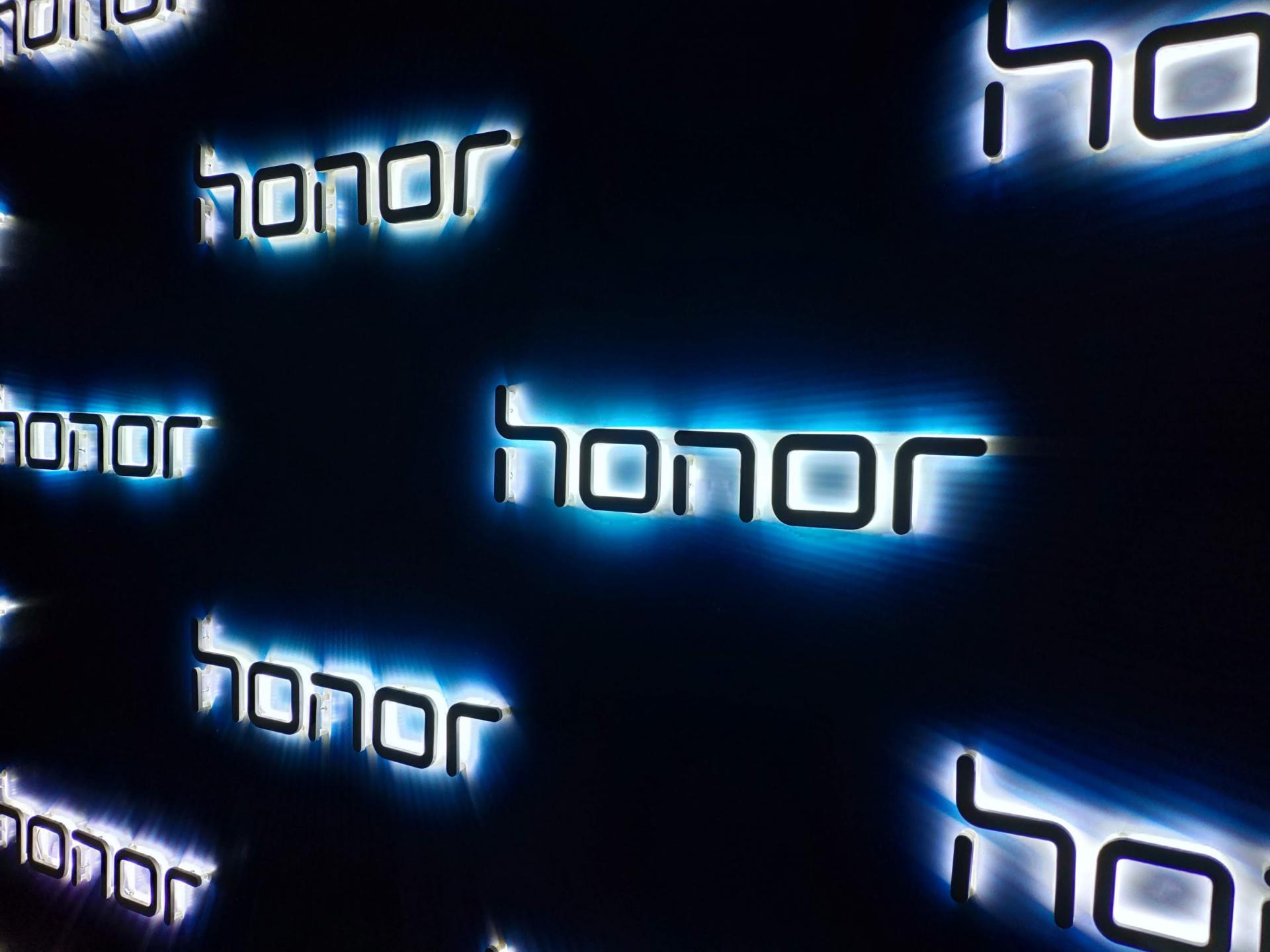 Названы самые популярные смартфоны Honor