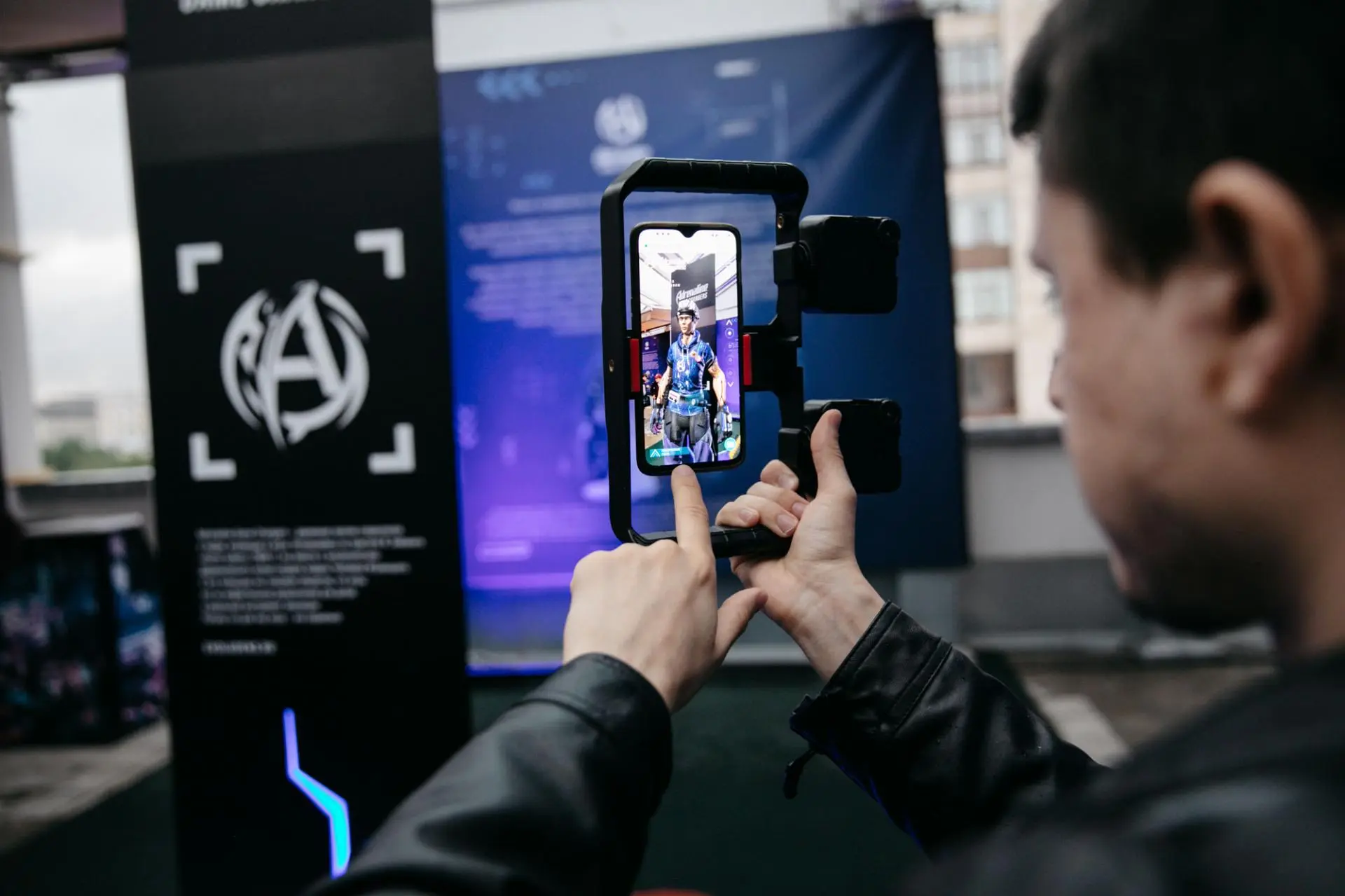 Adrenaline Rush установил AR-монумент Человеку Играющему в Дарвиновском музее