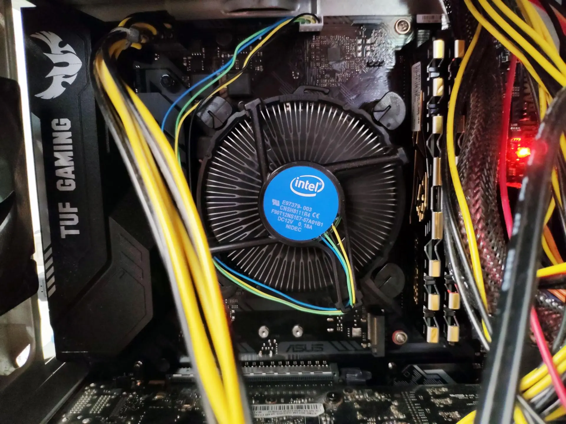 Intel планирует снижение цен, чтобы конкурировать с AMD