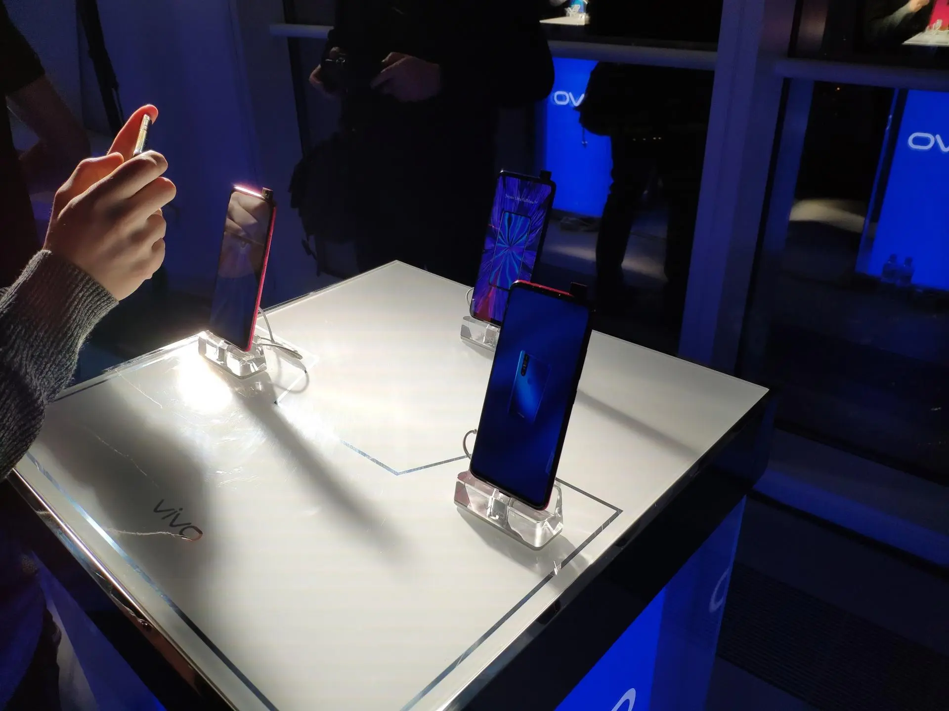 Vivo V15 или Vivo V15 Pro? Представлены официально. Какой из них более желанный.