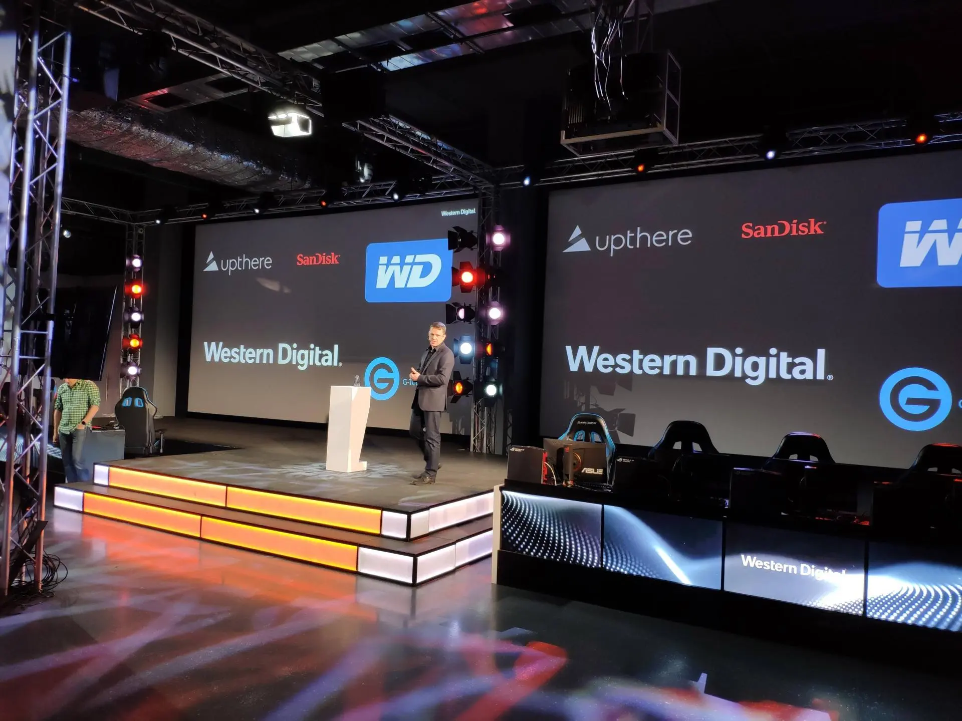 Western Digital показала реактивные SSD NVMe Black SN750