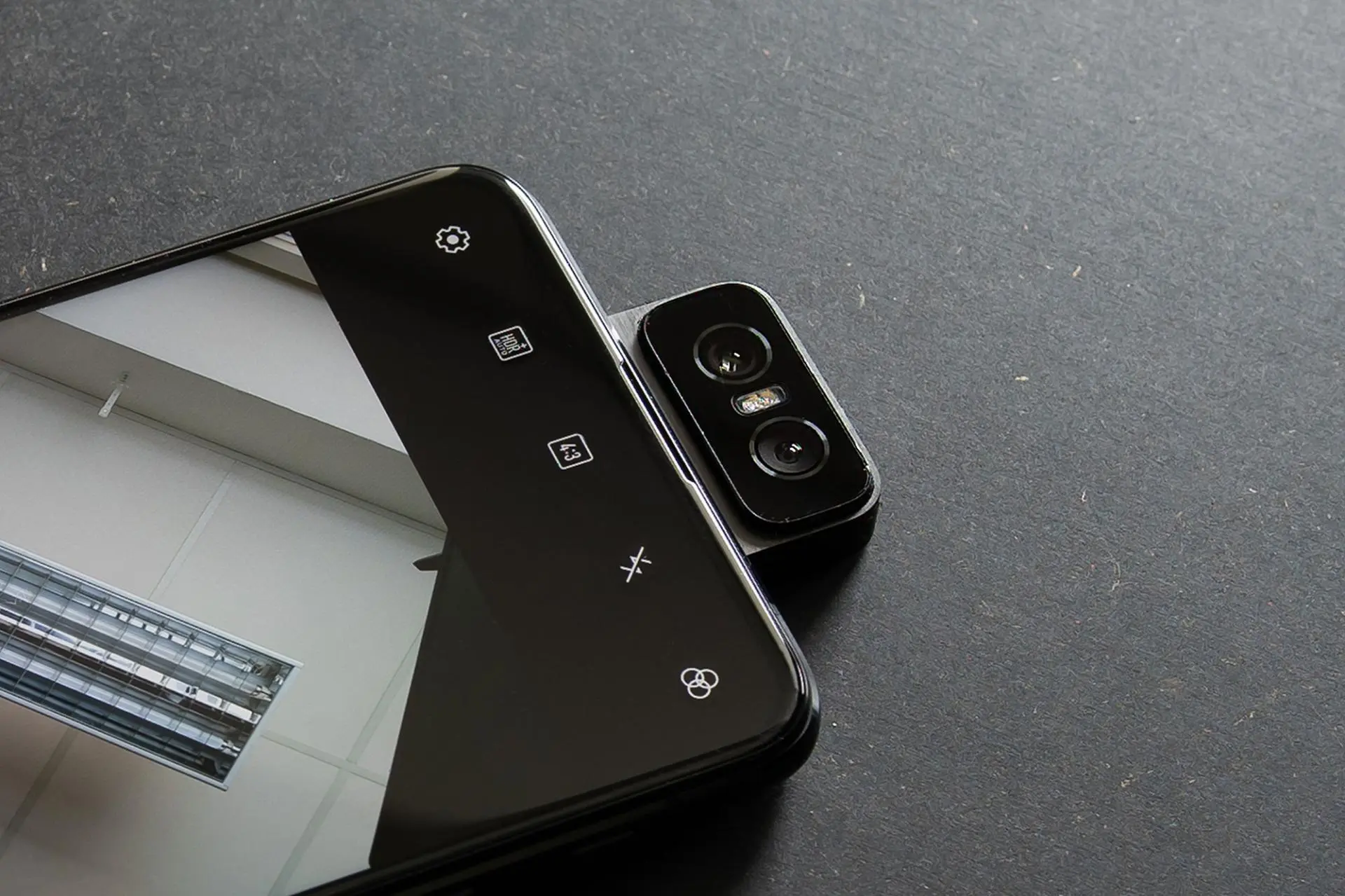 Asus Zenfone 6 готовится навести шорох на рынке смартфонов