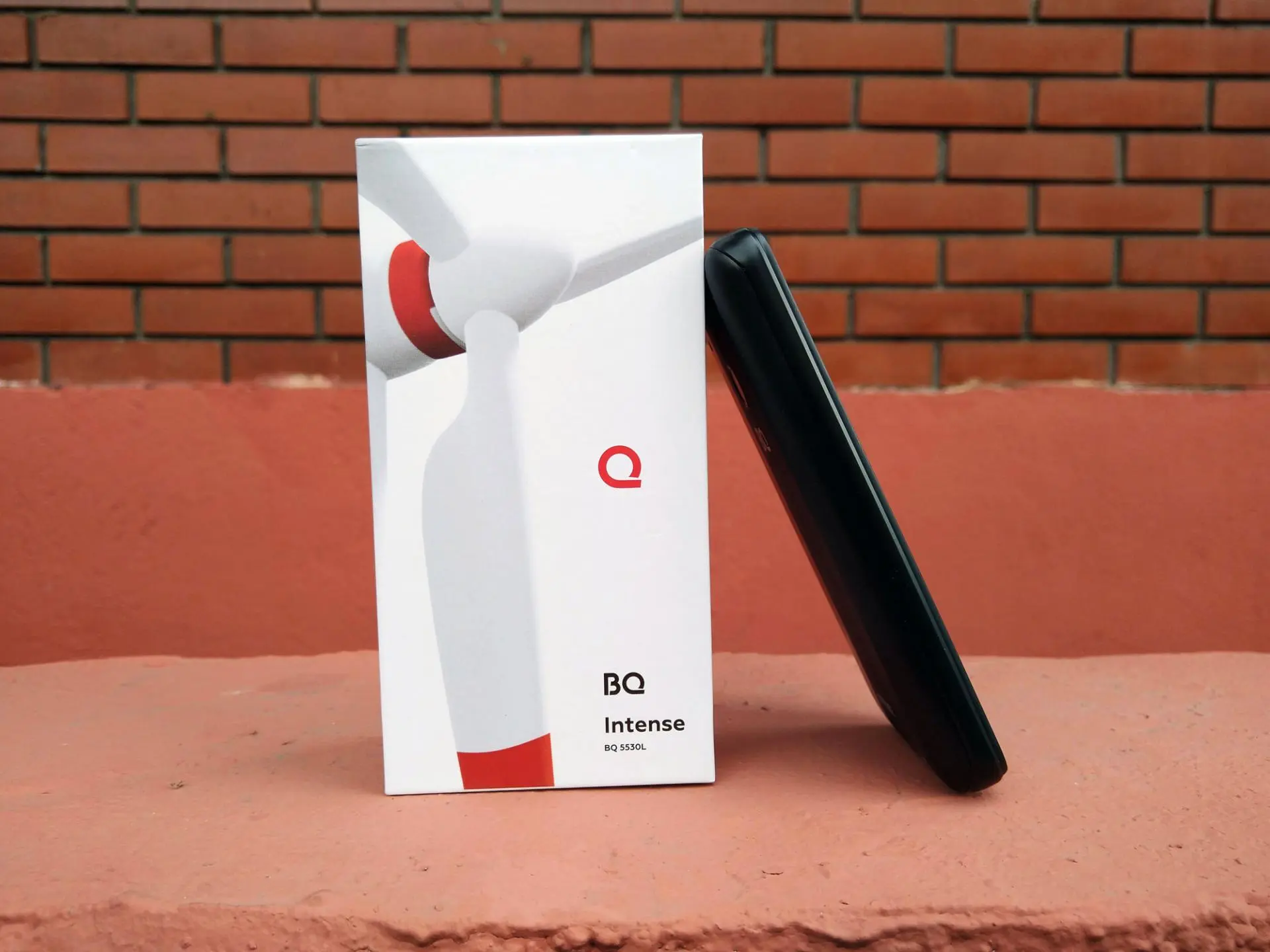 Обзор смартфона с большой батареей BQ Intense 5530L