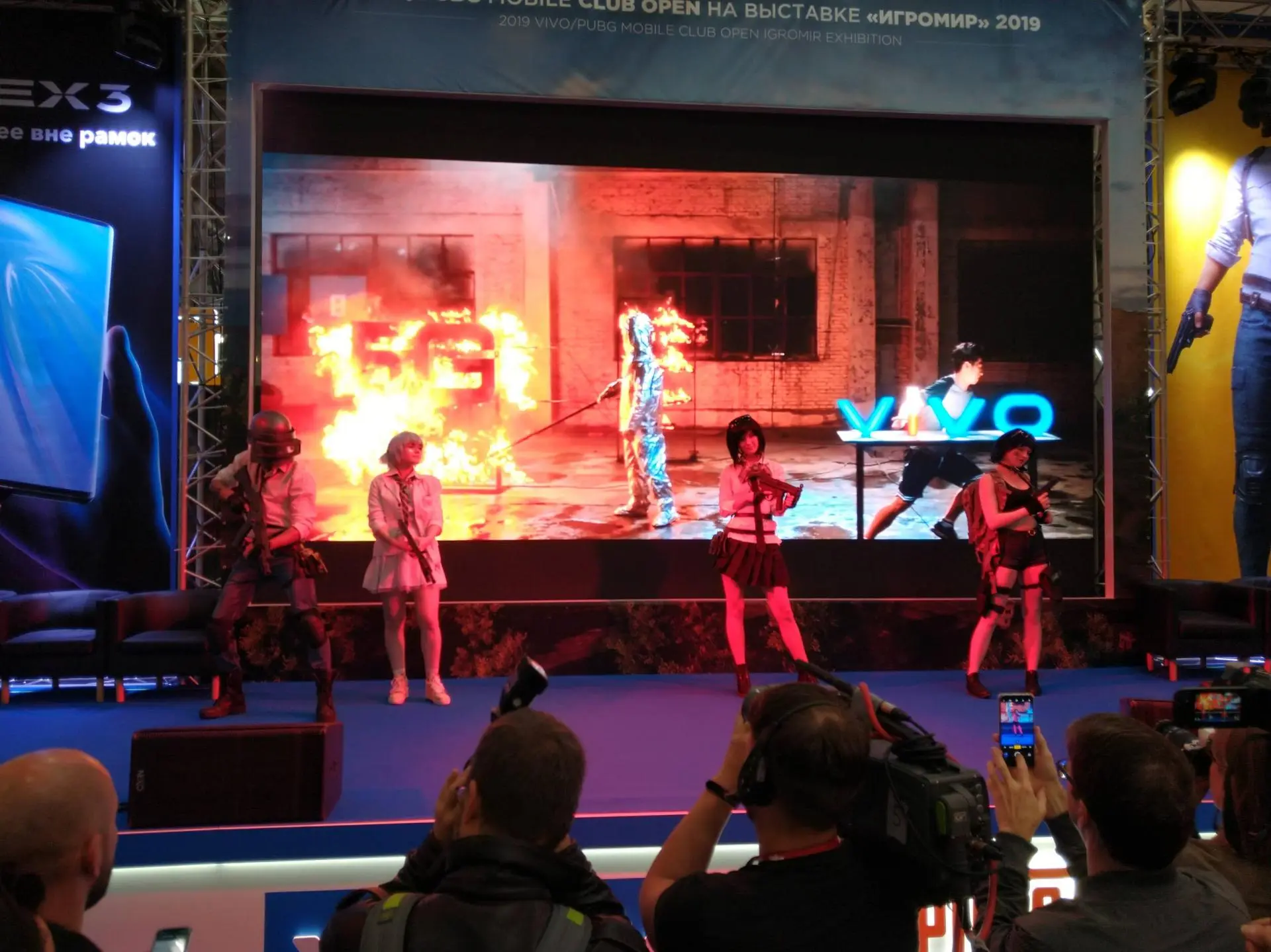 Vivo Nex 3 пытается задавать новые технологичные тренды для смартфонов. Представлен на Игромир 2019