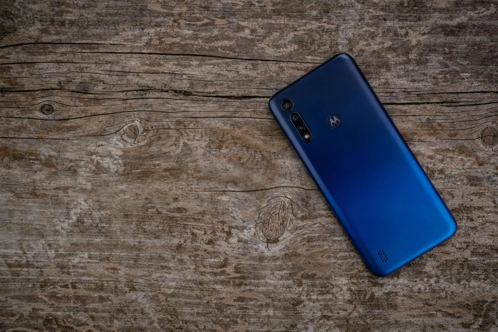 Motorola Moto G8 Power Lite анонсирован официально. Так он бюджетный или нет?
