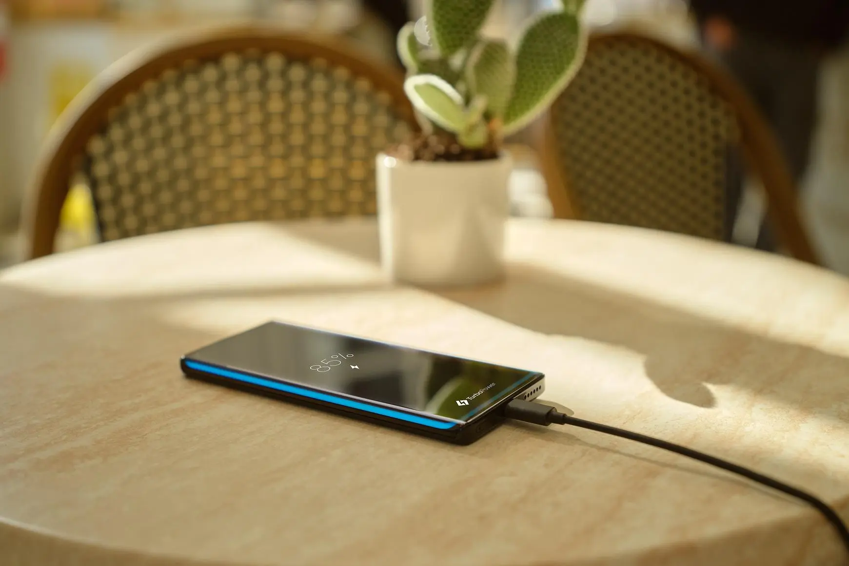 Представлен смартфон Motorola Edge+. Почему его все хотят?
