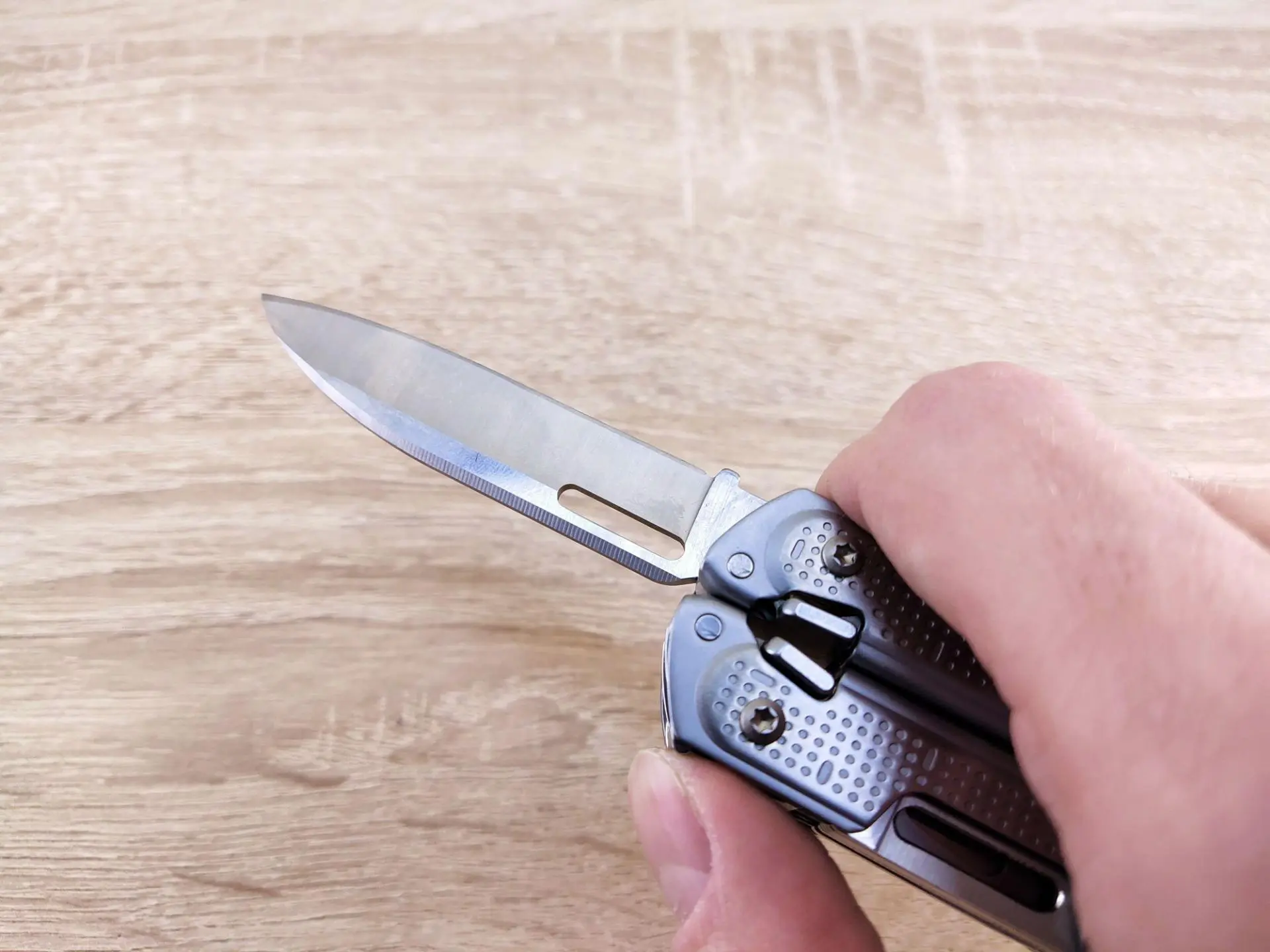 Тест-драйв мультитула Leatherman Free P4