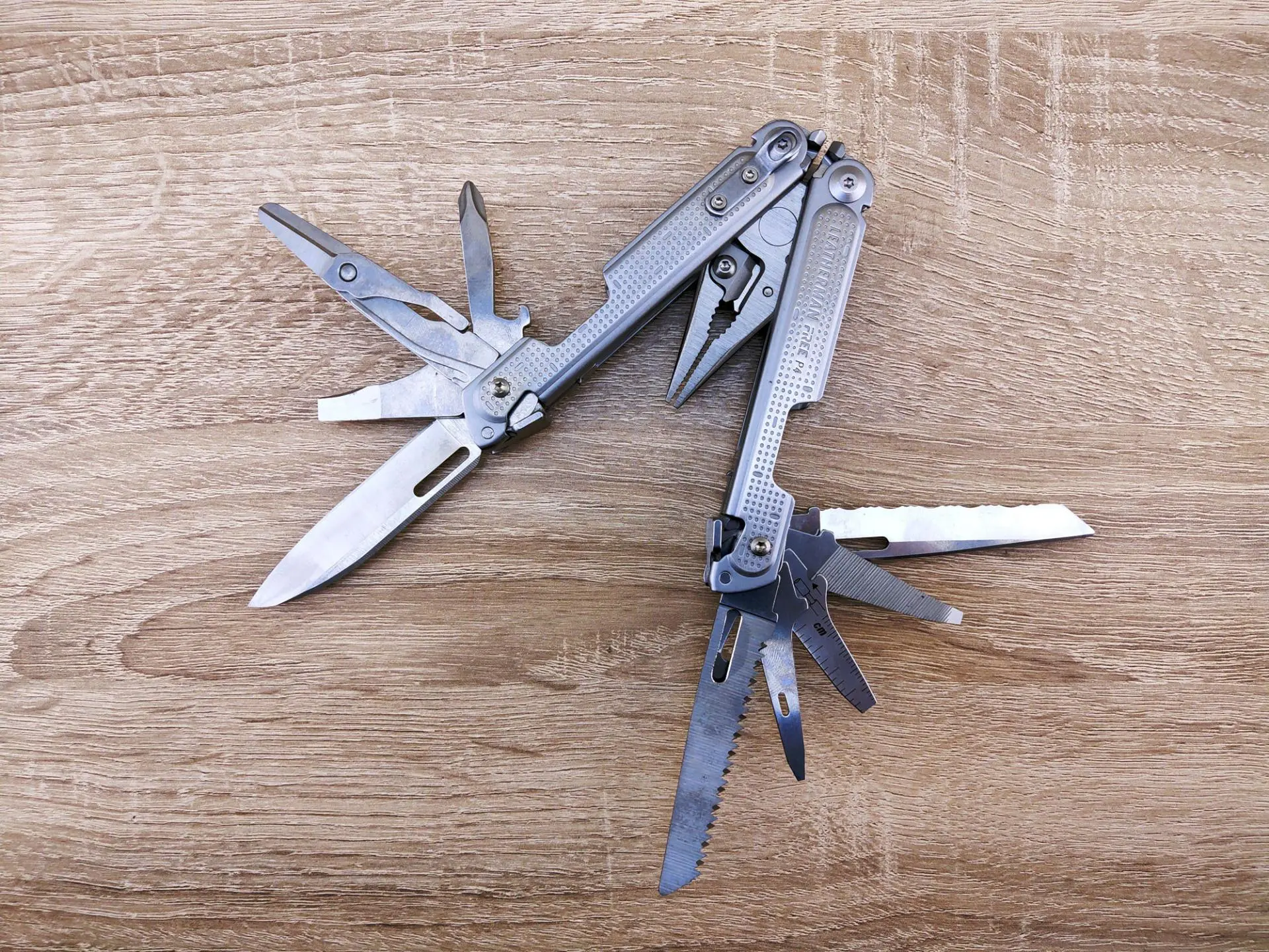 Тест-драйв мультитула Leatherman Free P4