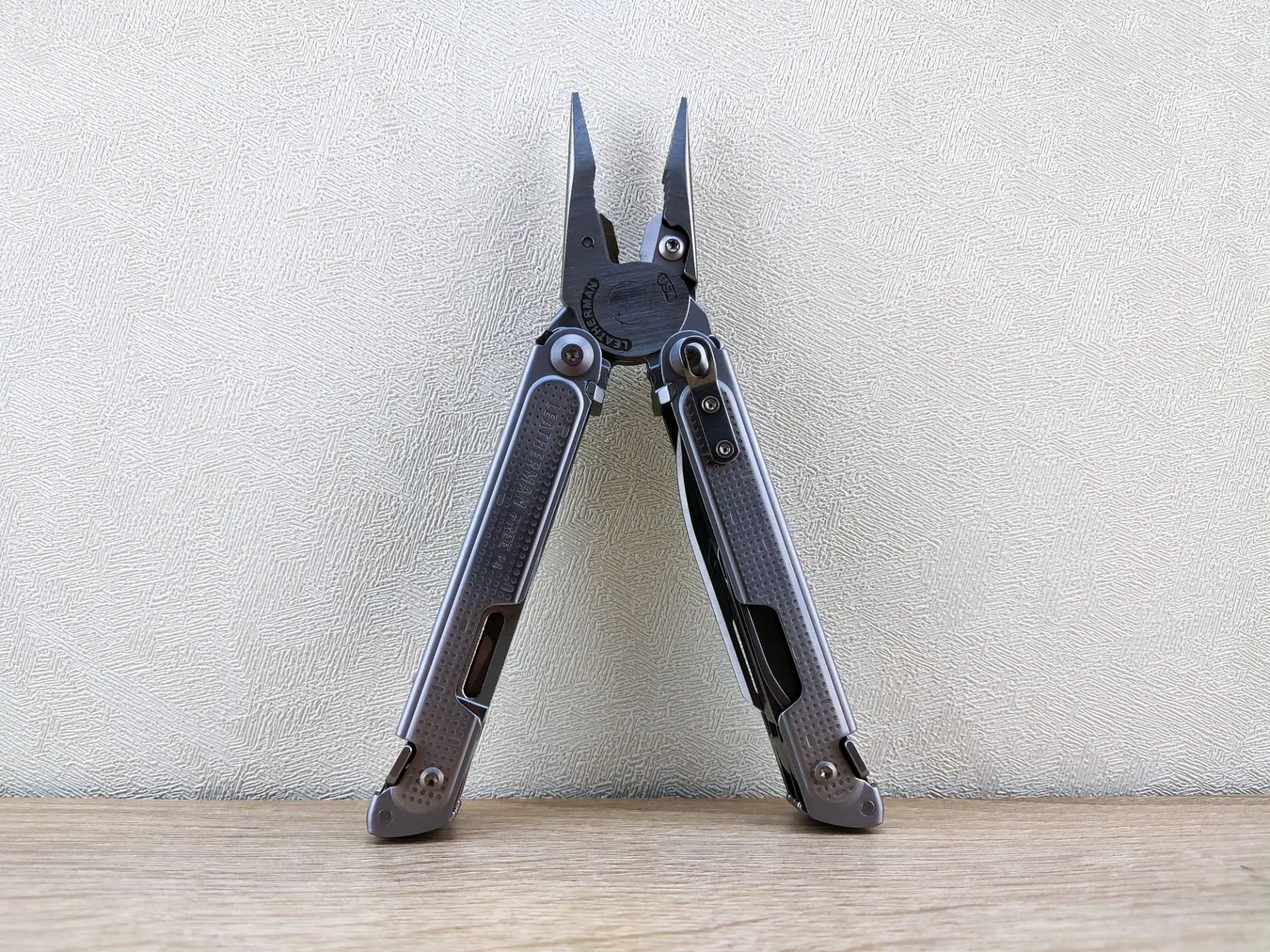 Тест-драйв мультитула Leatherman Free P4