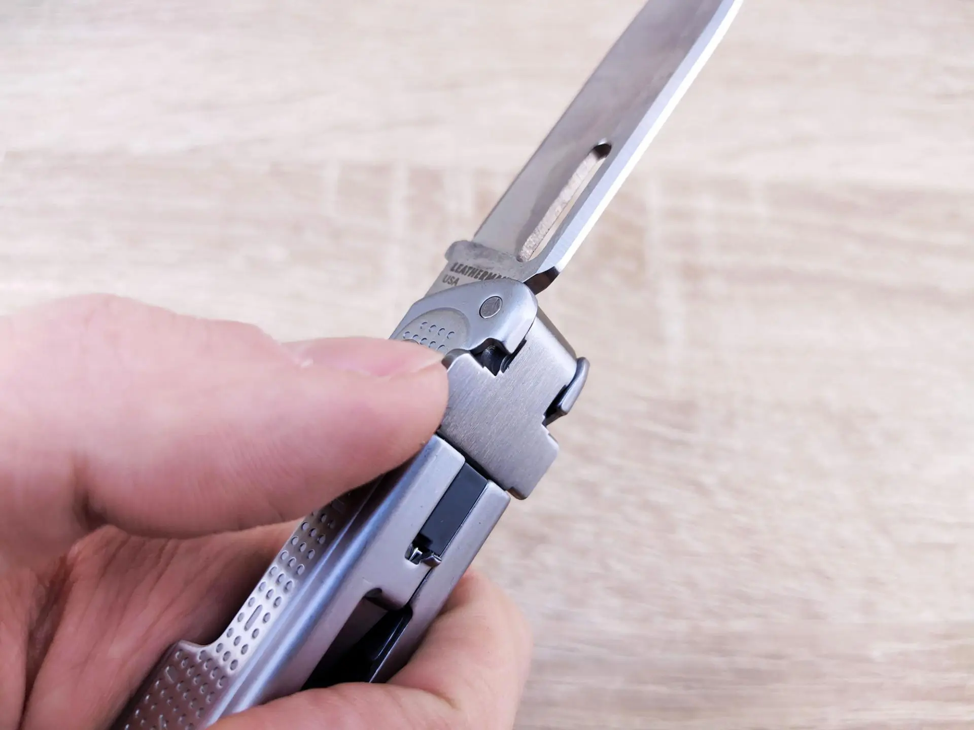 Тест-драйв мультитула Leatherman Free P4