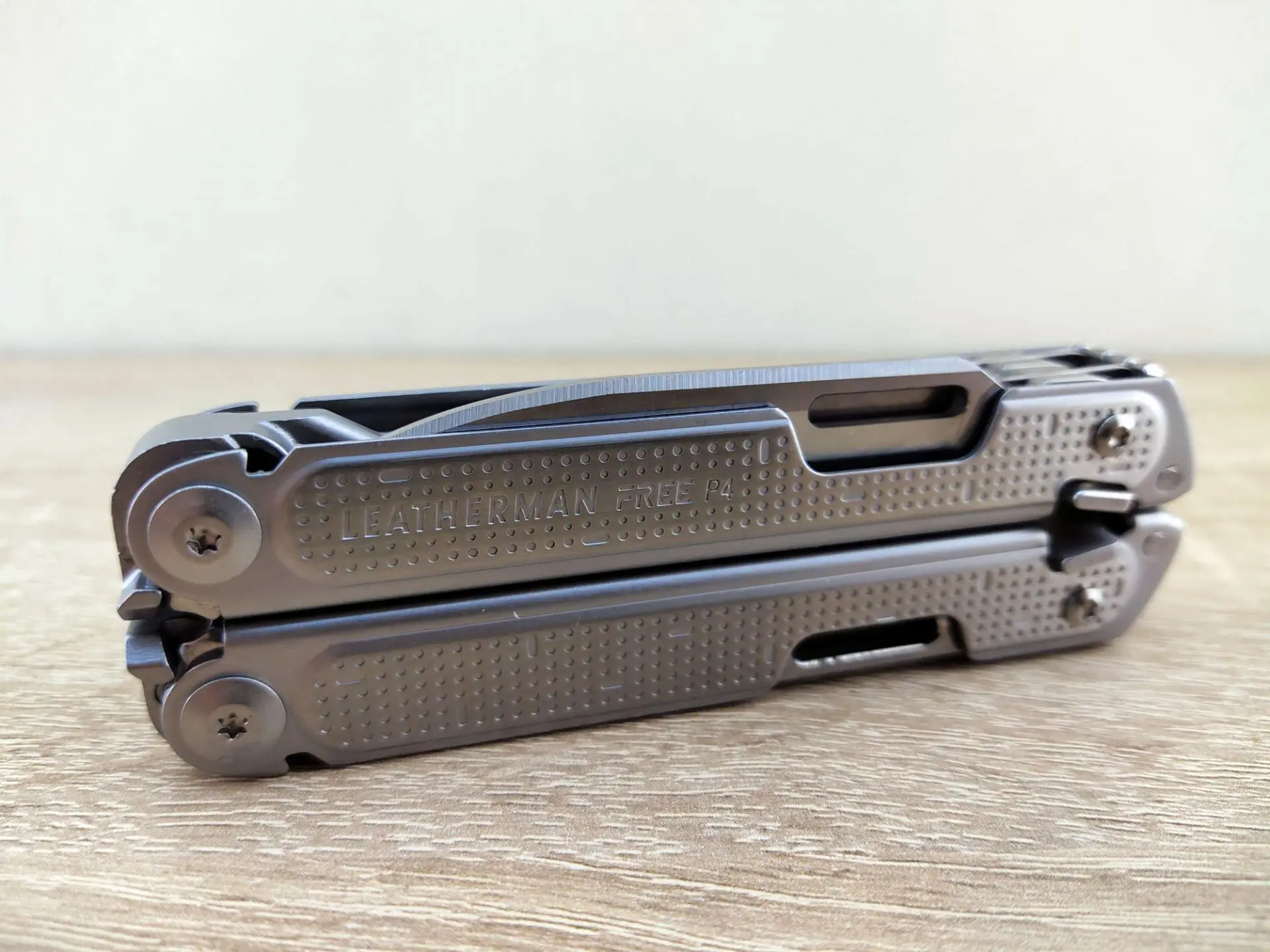 Тест-драйв мультитула Leatherman Free P4