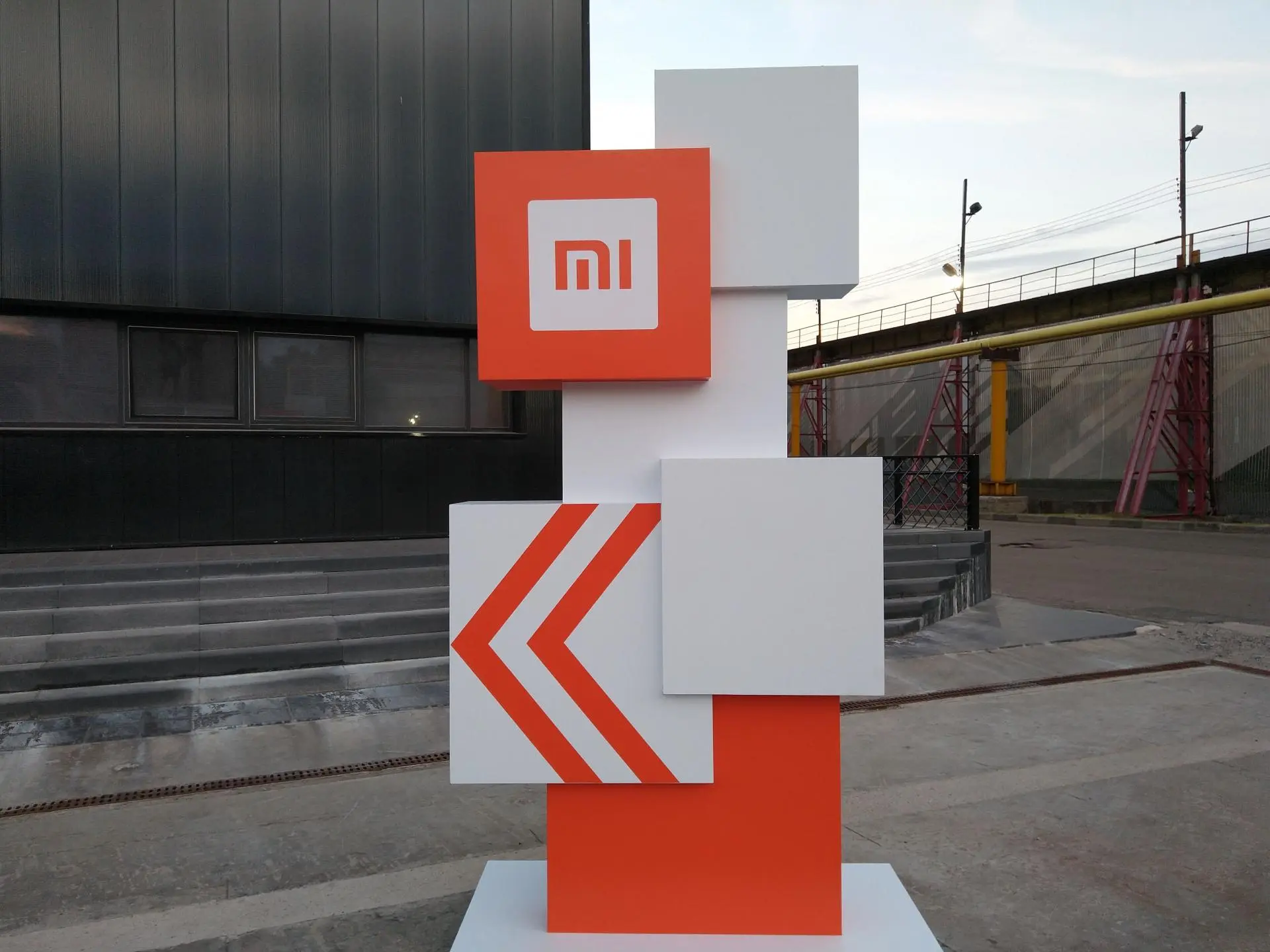 Нужны скидки на смартфоны Xiaomi? Компании 10 лет. Празднует