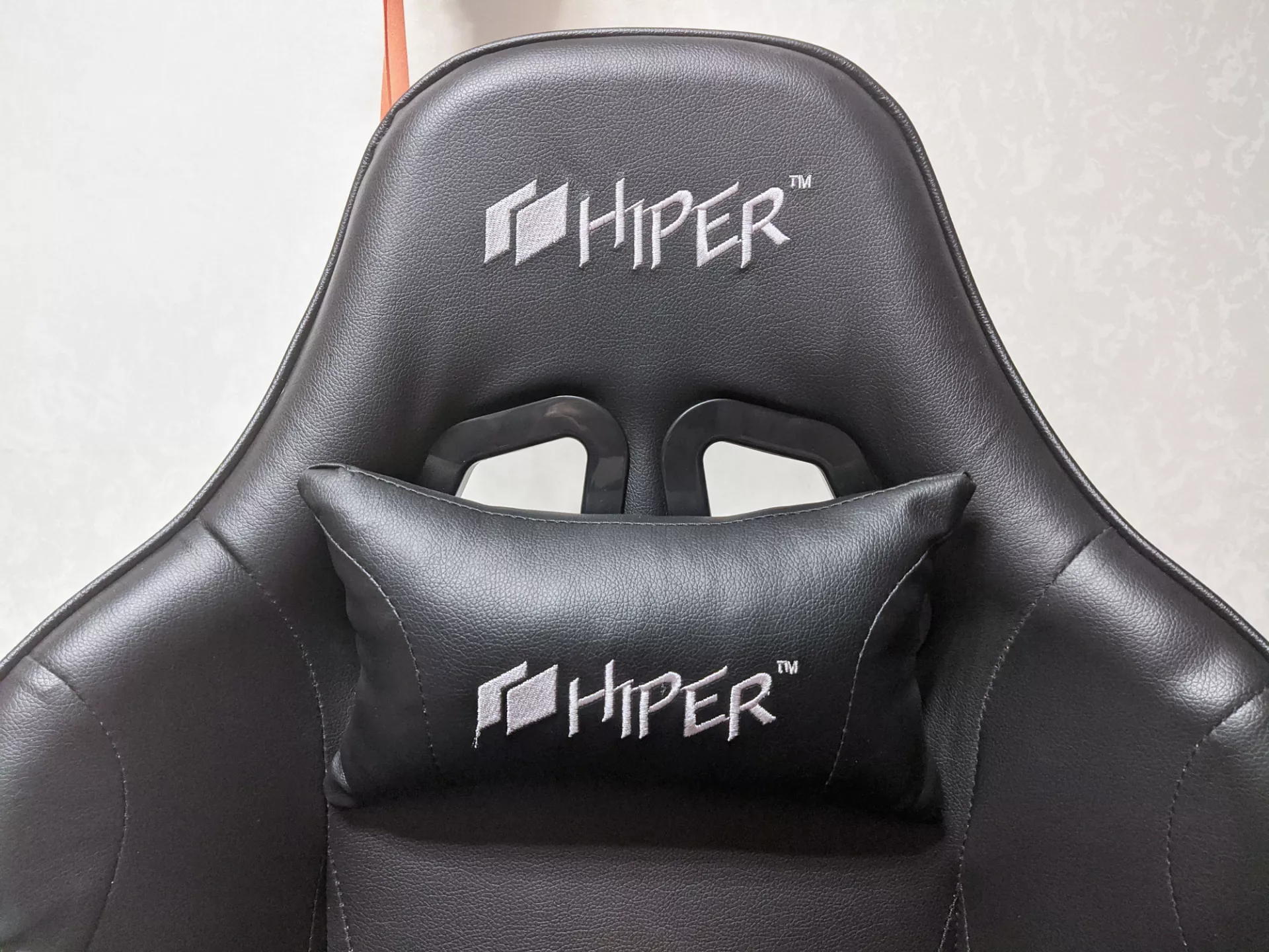 Обзор игрового кресла HIPER HGS-105 Black