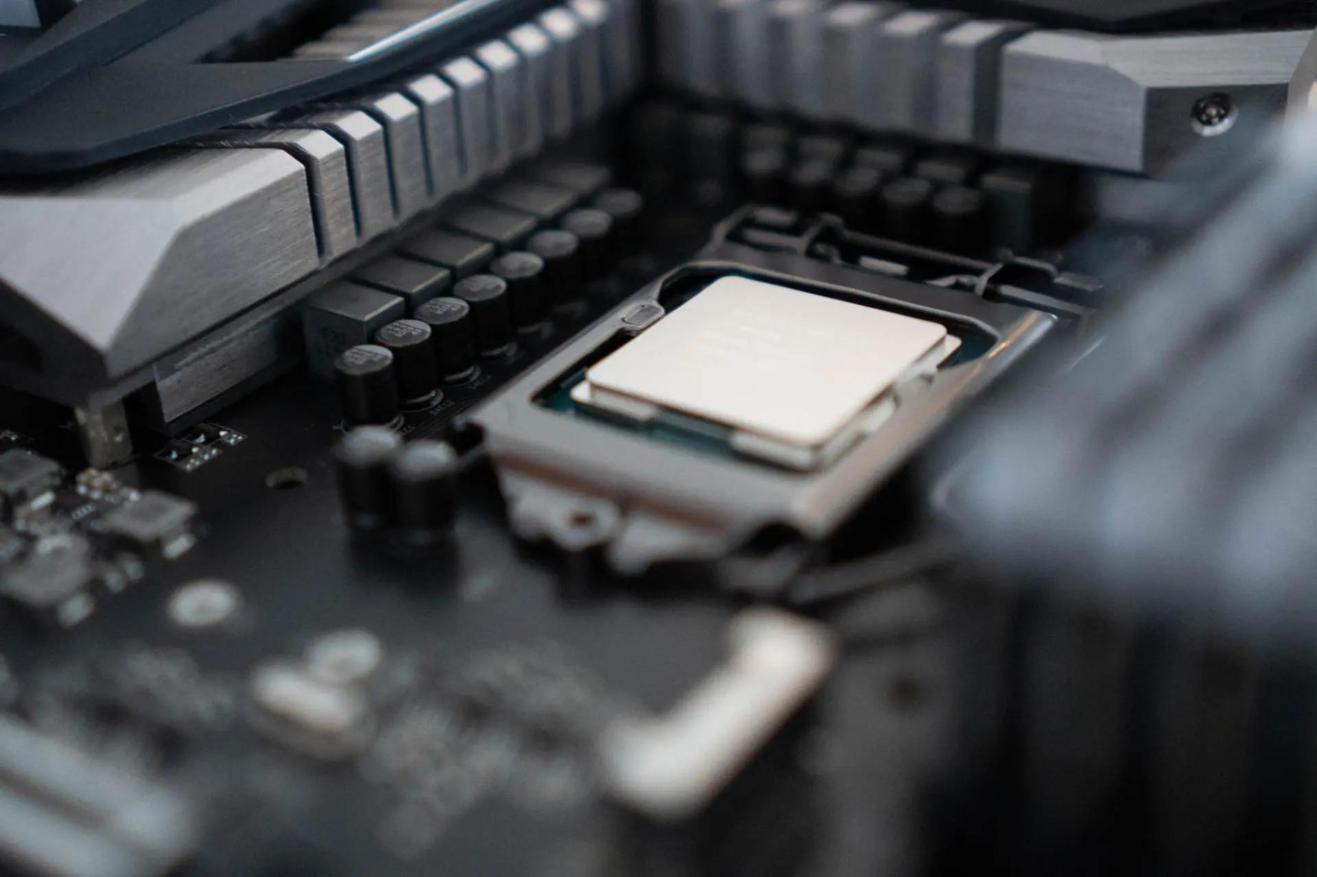 Процессор Intel разогнали до рекордных 8,37 ГГц