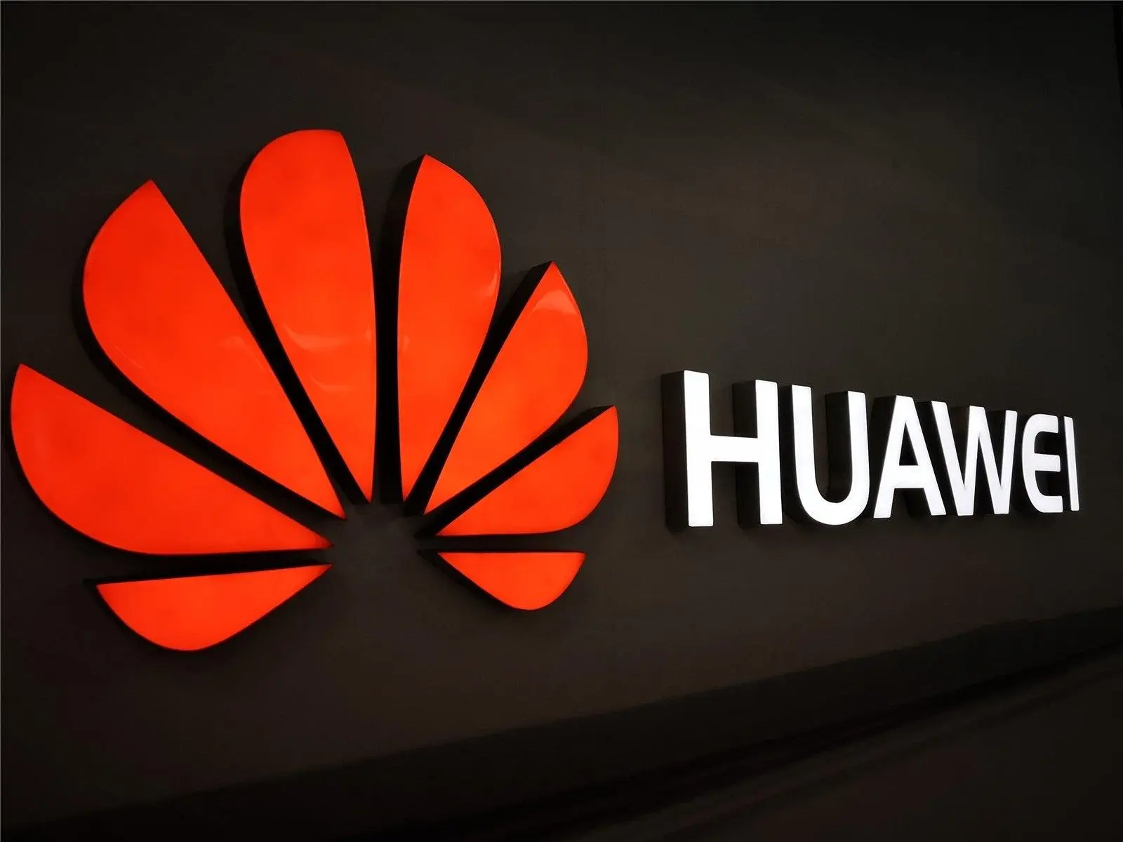 Huawei собирается предустанавливать 70 приложений на смартфоны без Google сервисов