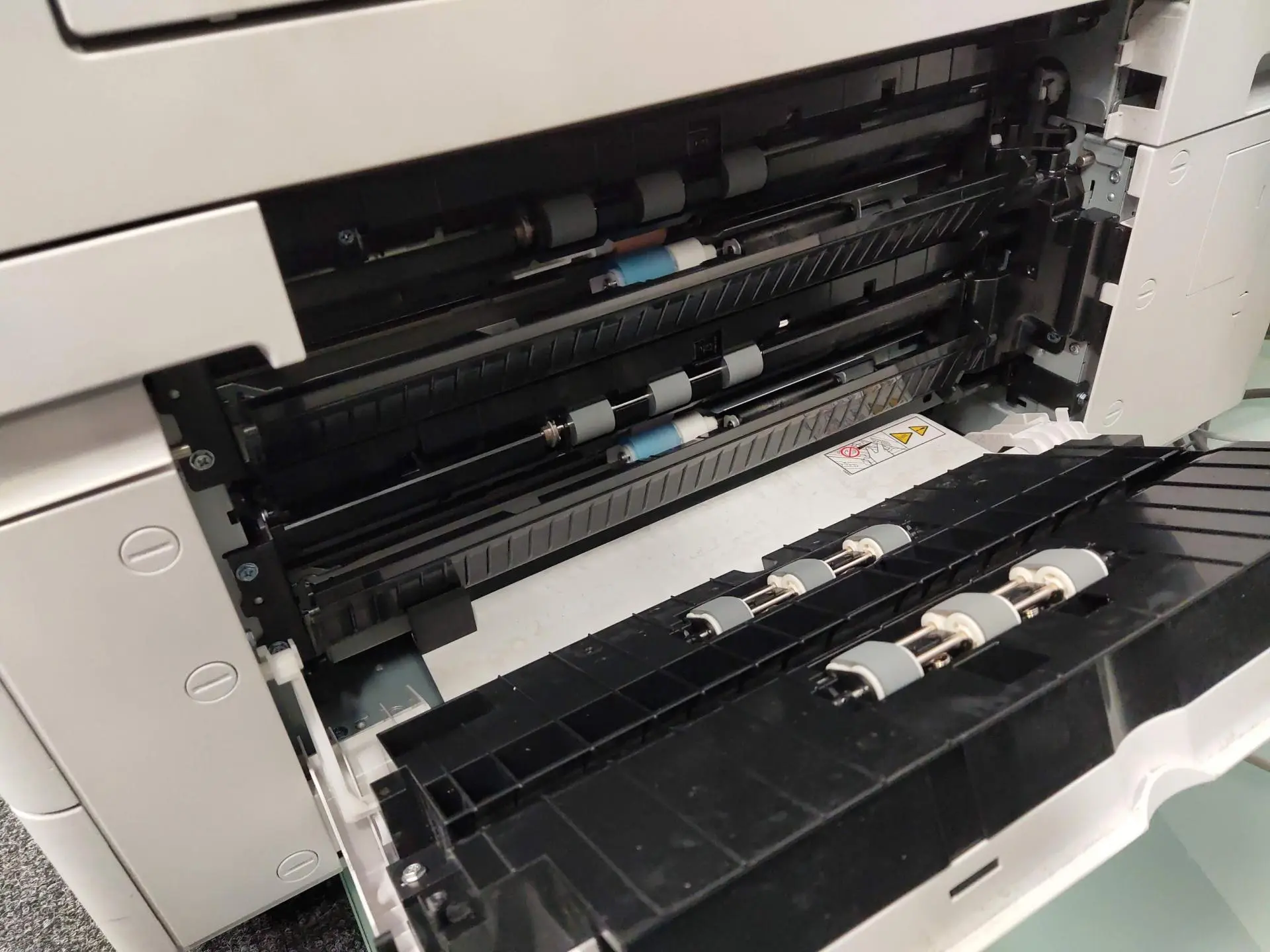 Обзор МФУ Ricoh IM C3000, облачной платформы RSI и EZ-приложений
