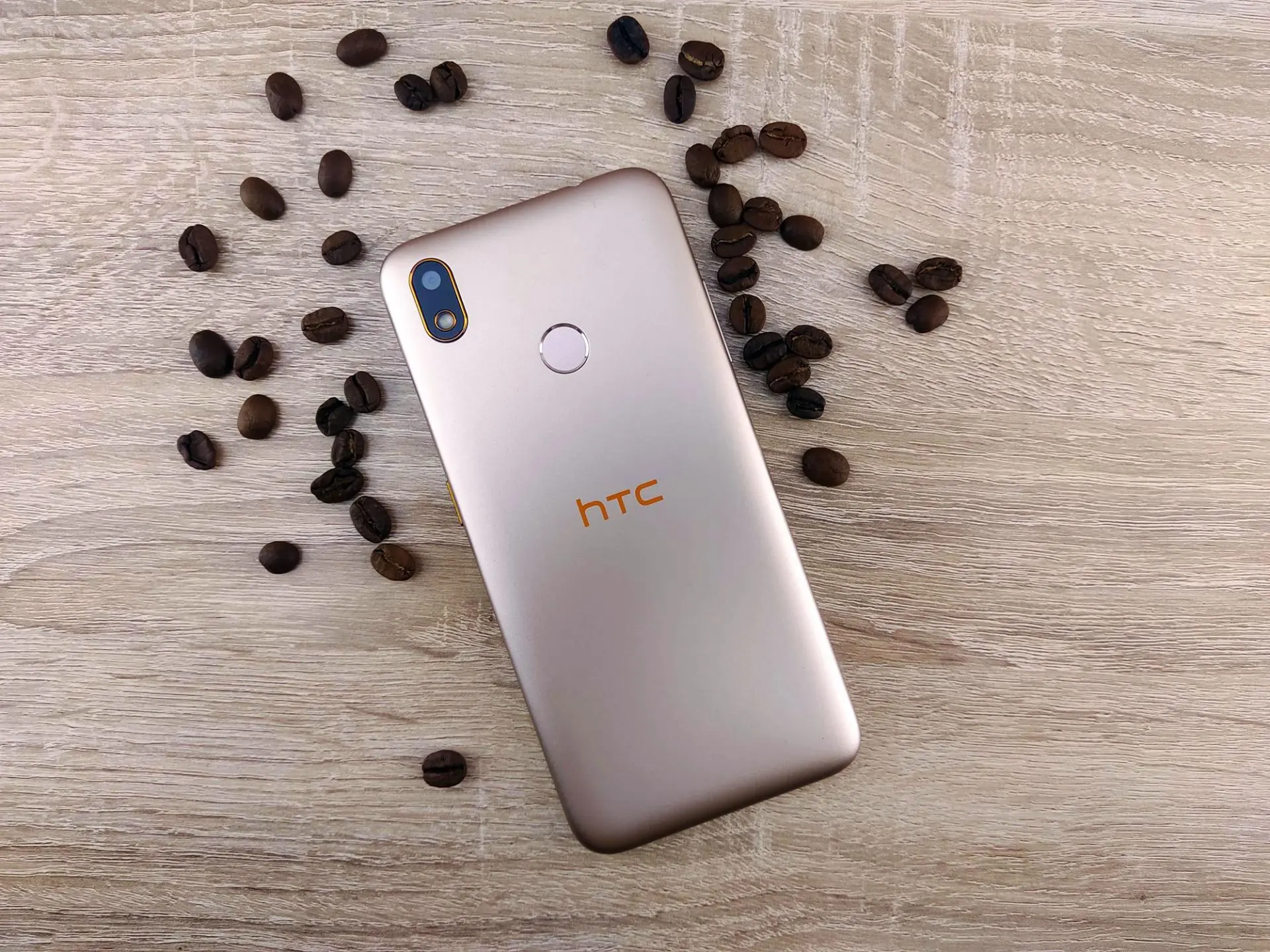 Обзор смартфона HTC Wildfire E1
