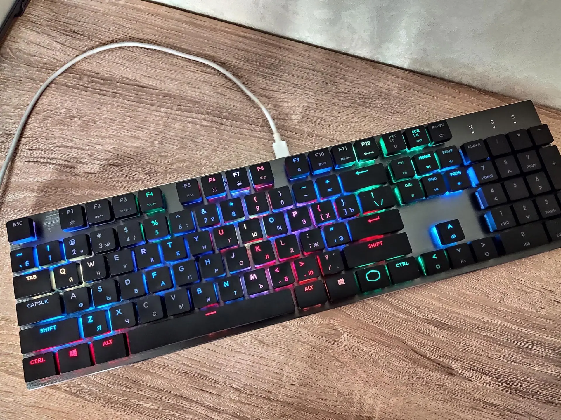 Обзор механической игровой низкопрофильной клавиатуры Cooler Master SK650
