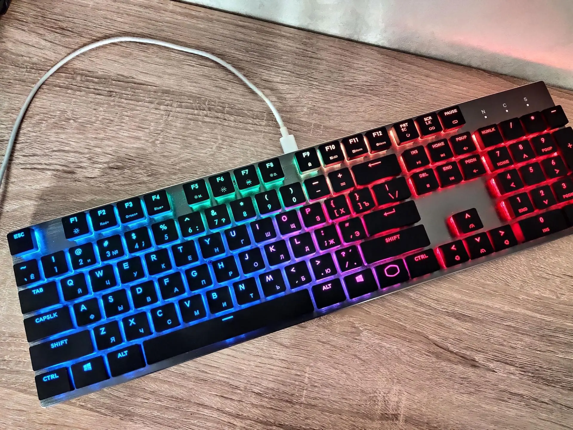 Обзор механической игровой низкопрофильной клавиатуры Cooler Master SK650