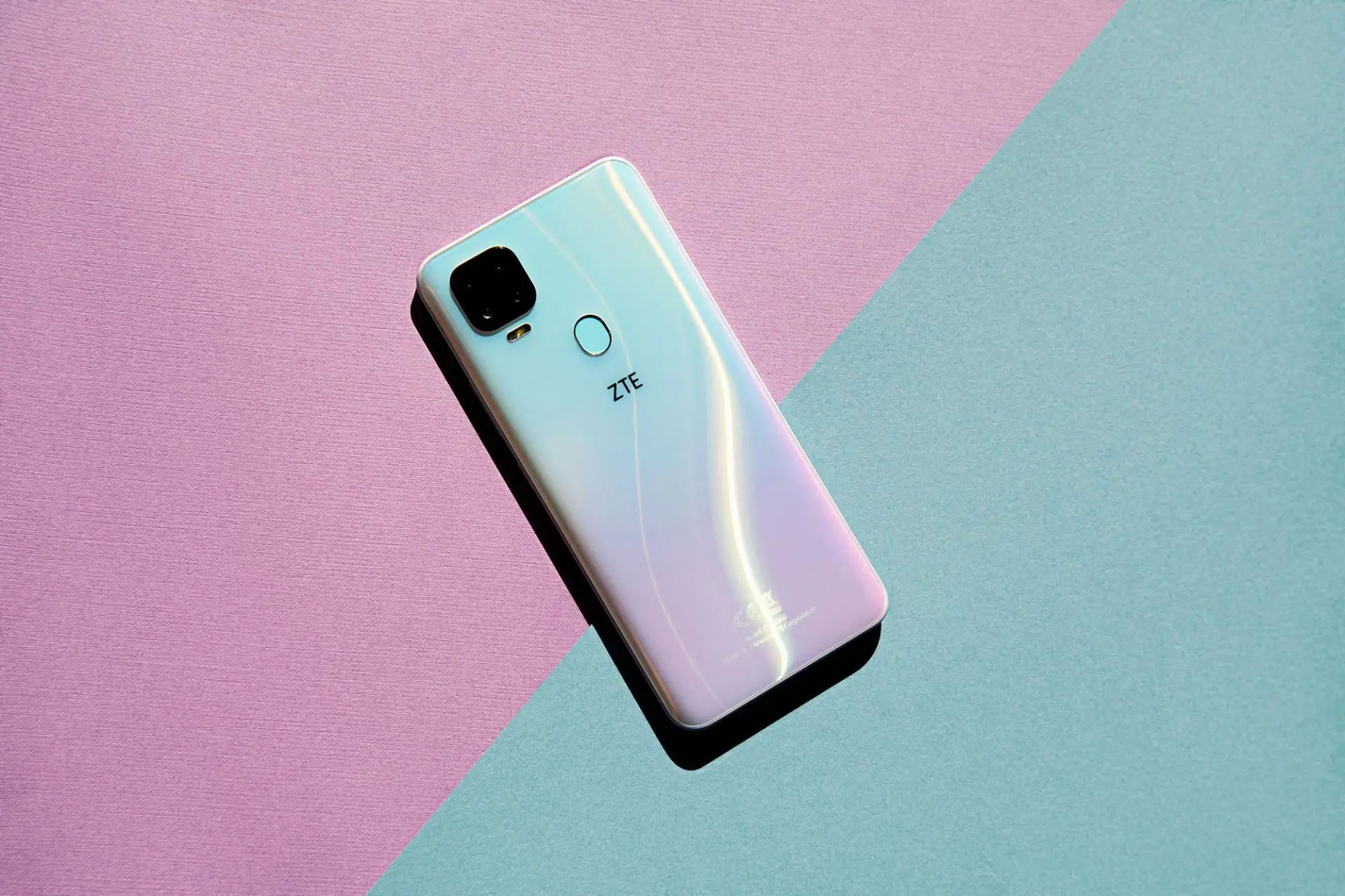 ZTE выпустила смартфон Blade V2020 за 15990 рублей