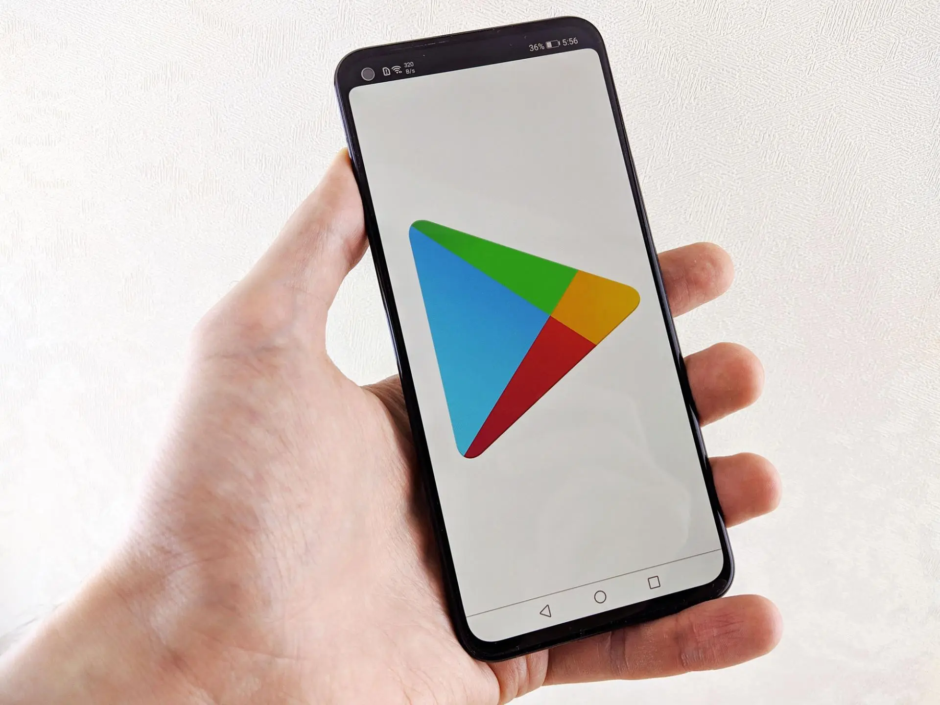 Google Play Store 20.3.12 уже приходит на смартфоны. Рассказываем, как ускорить процесс