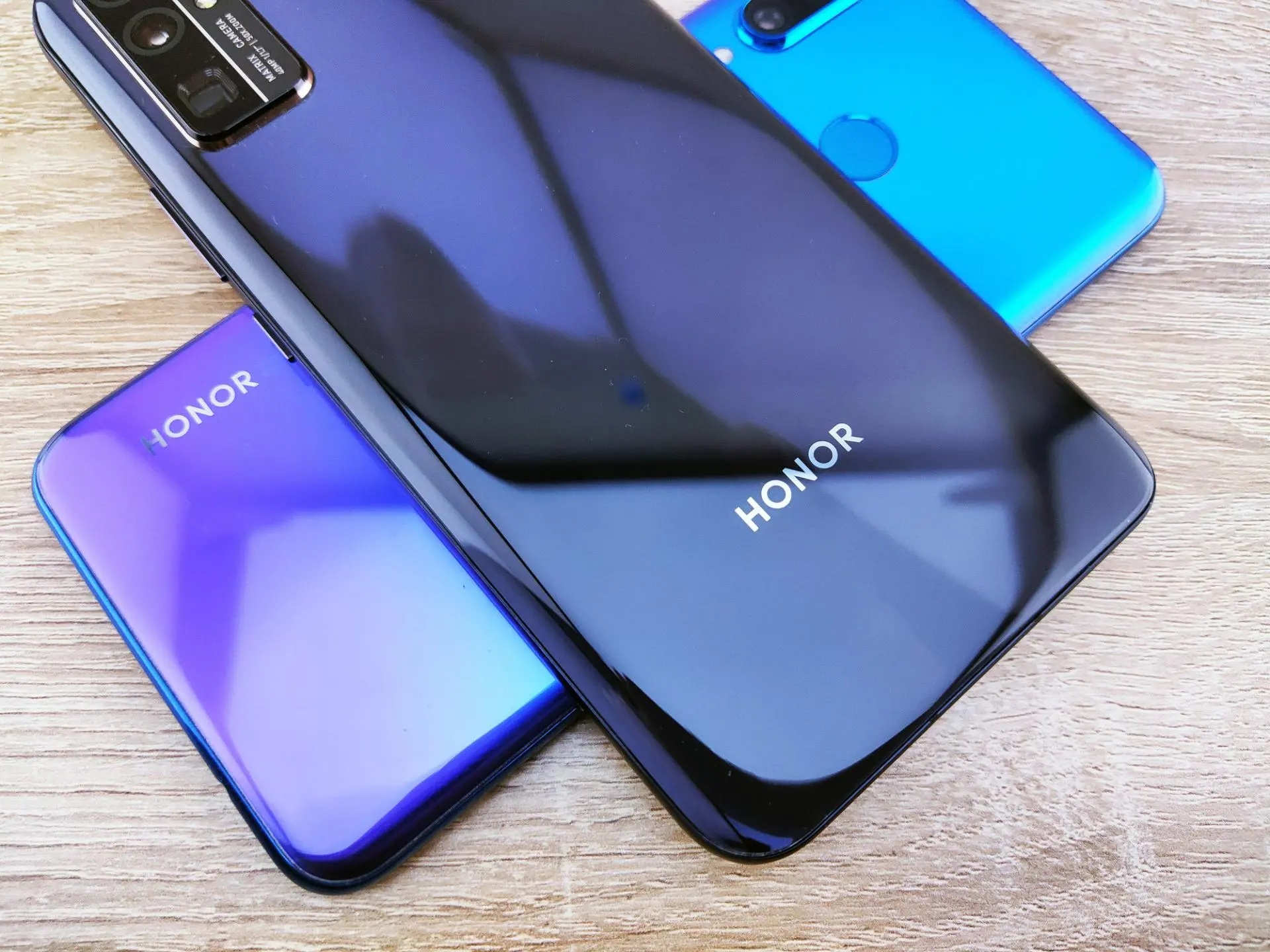Honor собралась сильно снижать цены на смартфоны в июне