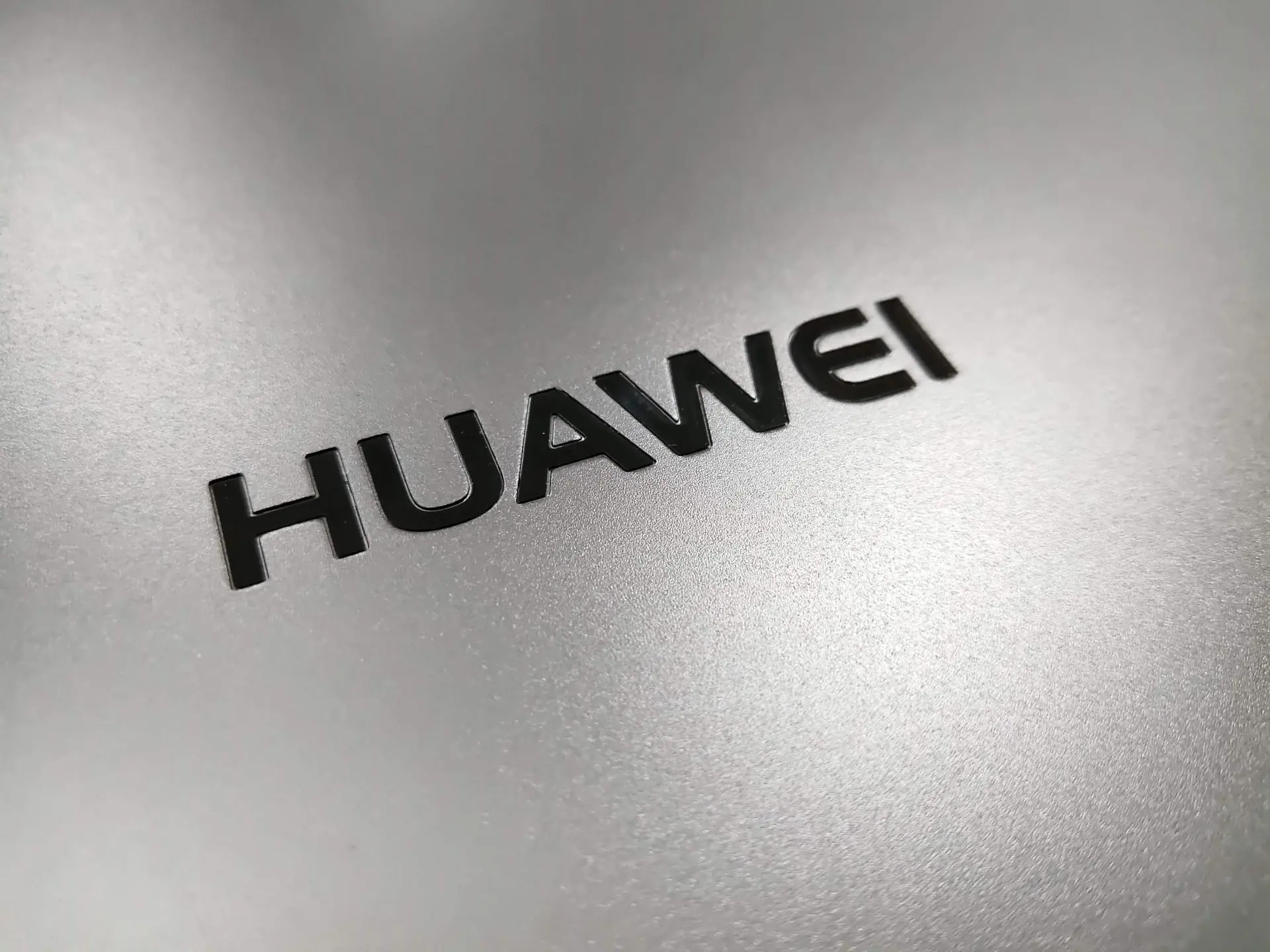 Huawei подтвердила: обновит старые смартфоны до EMUI 10.1. И Honor тоже