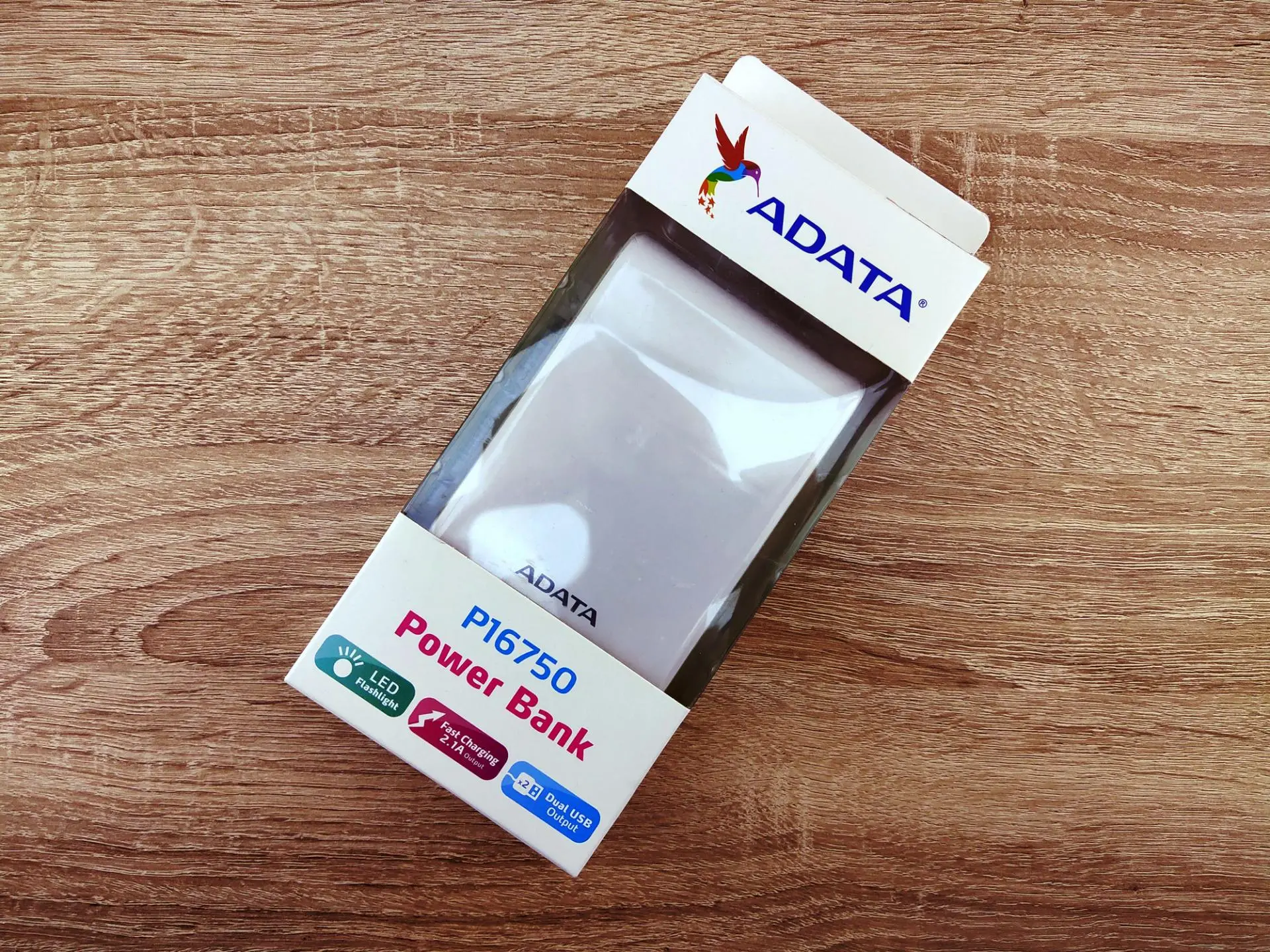 Обзор внешнего аккумулятора ADATA P16750 с фонариком