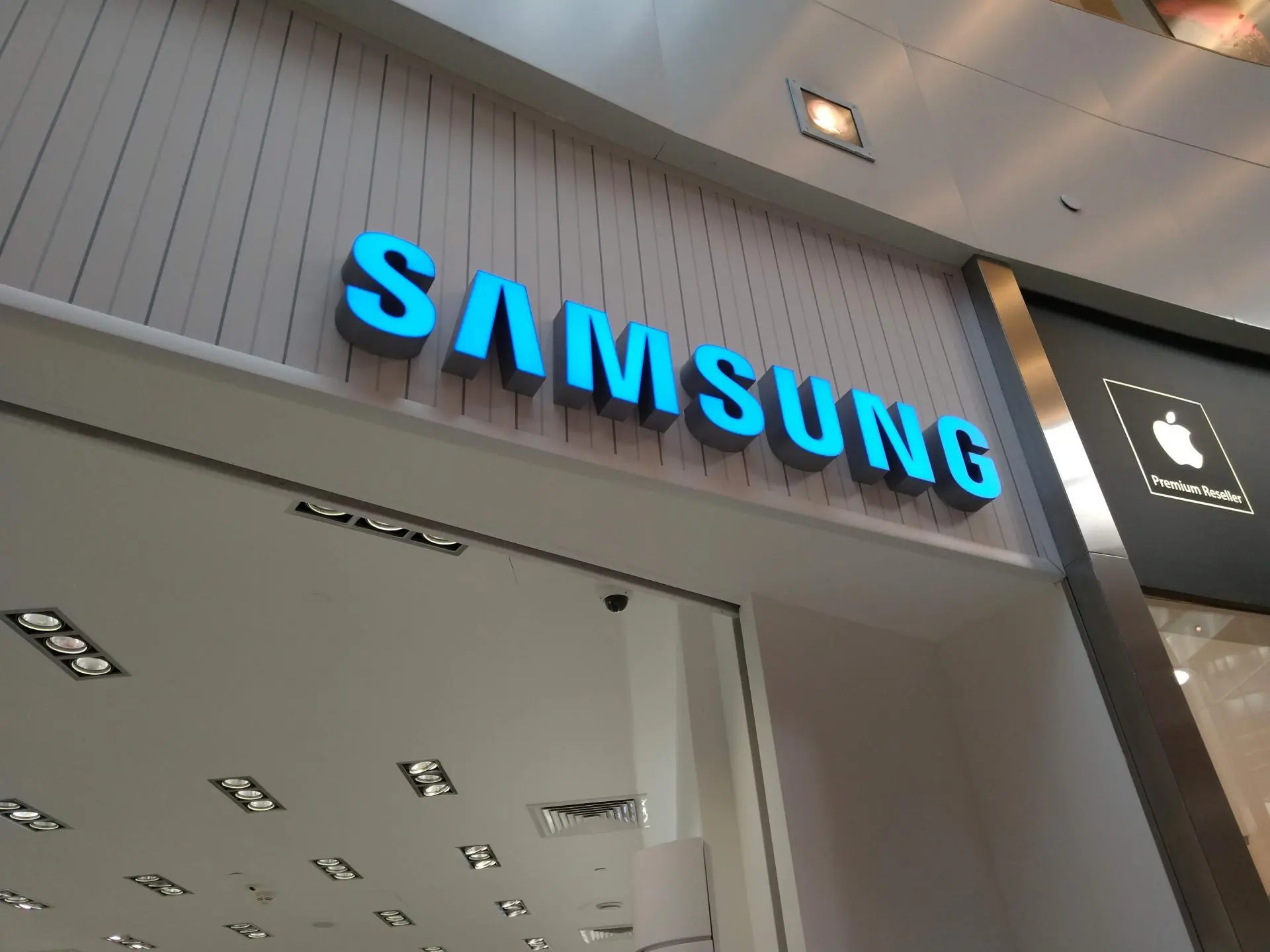 Лучшие телефоны Samsung: сравнение моделей Galaxy S, Note, A и Z