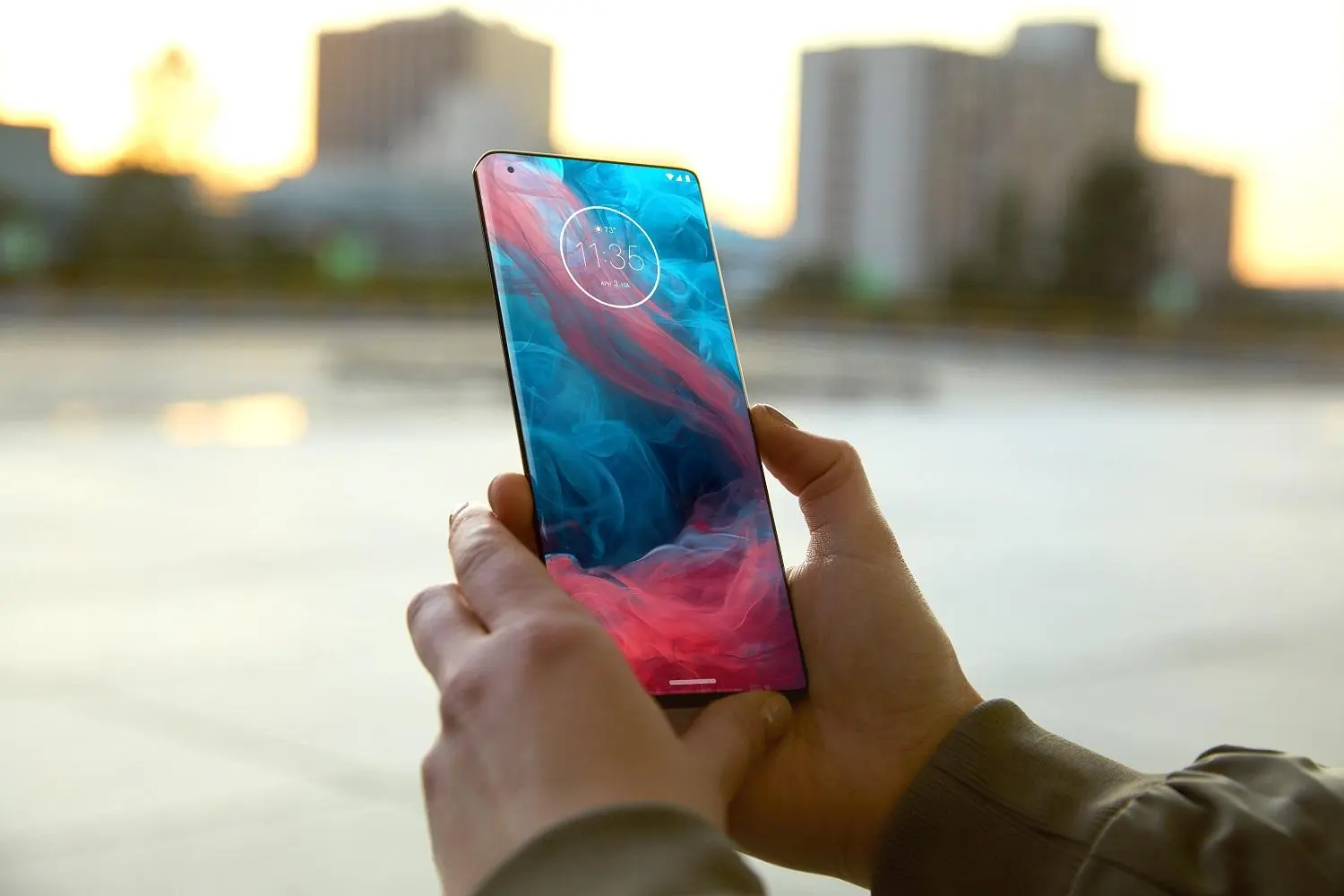Смартфоны Motorola Edge+ и G9 Plus пошли в продажу в России