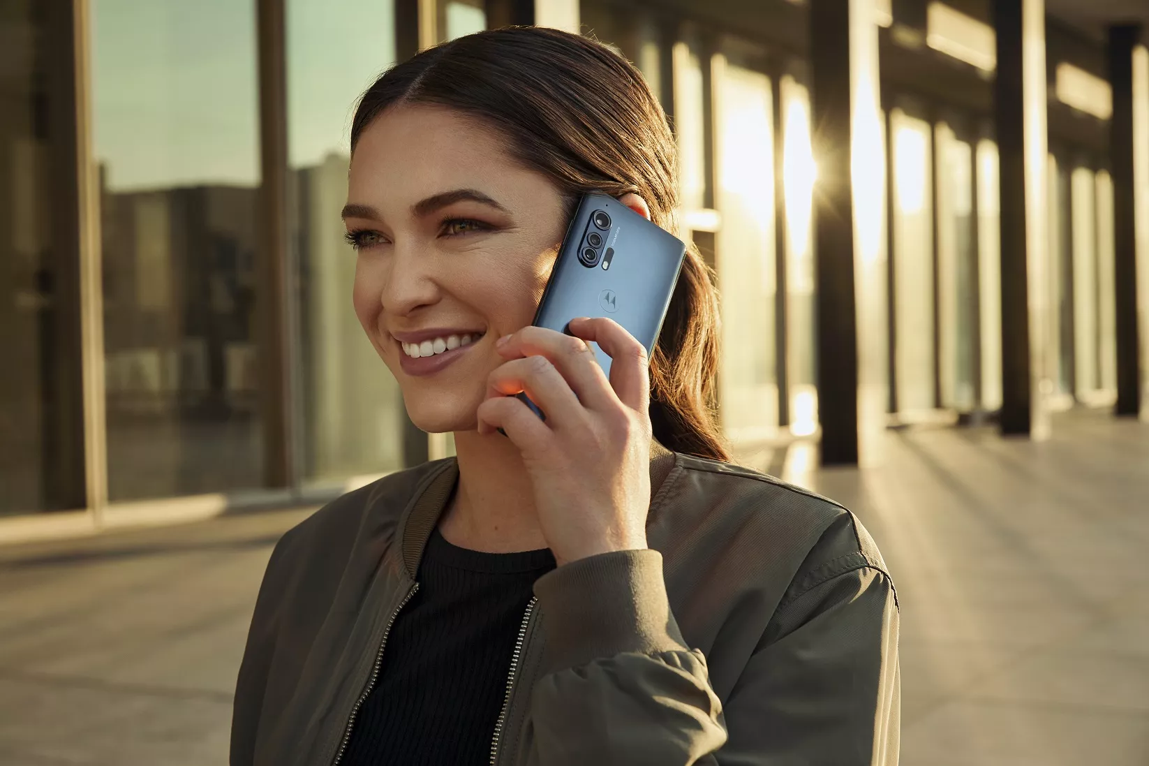 Смартфоны Motorola Edge+ и G9 Plus пошли в продажу в России