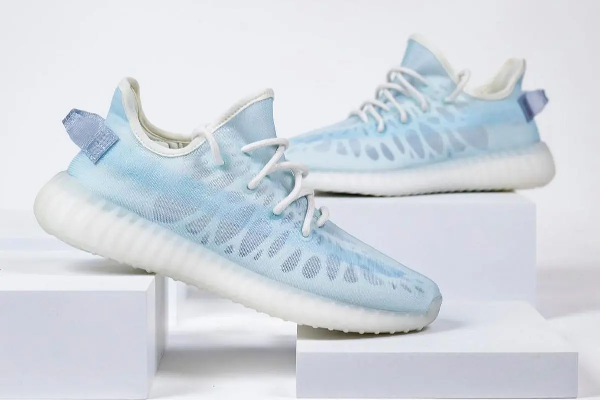 Ледяные Adidas YEEZY BOOST 350 V2 примерим летом