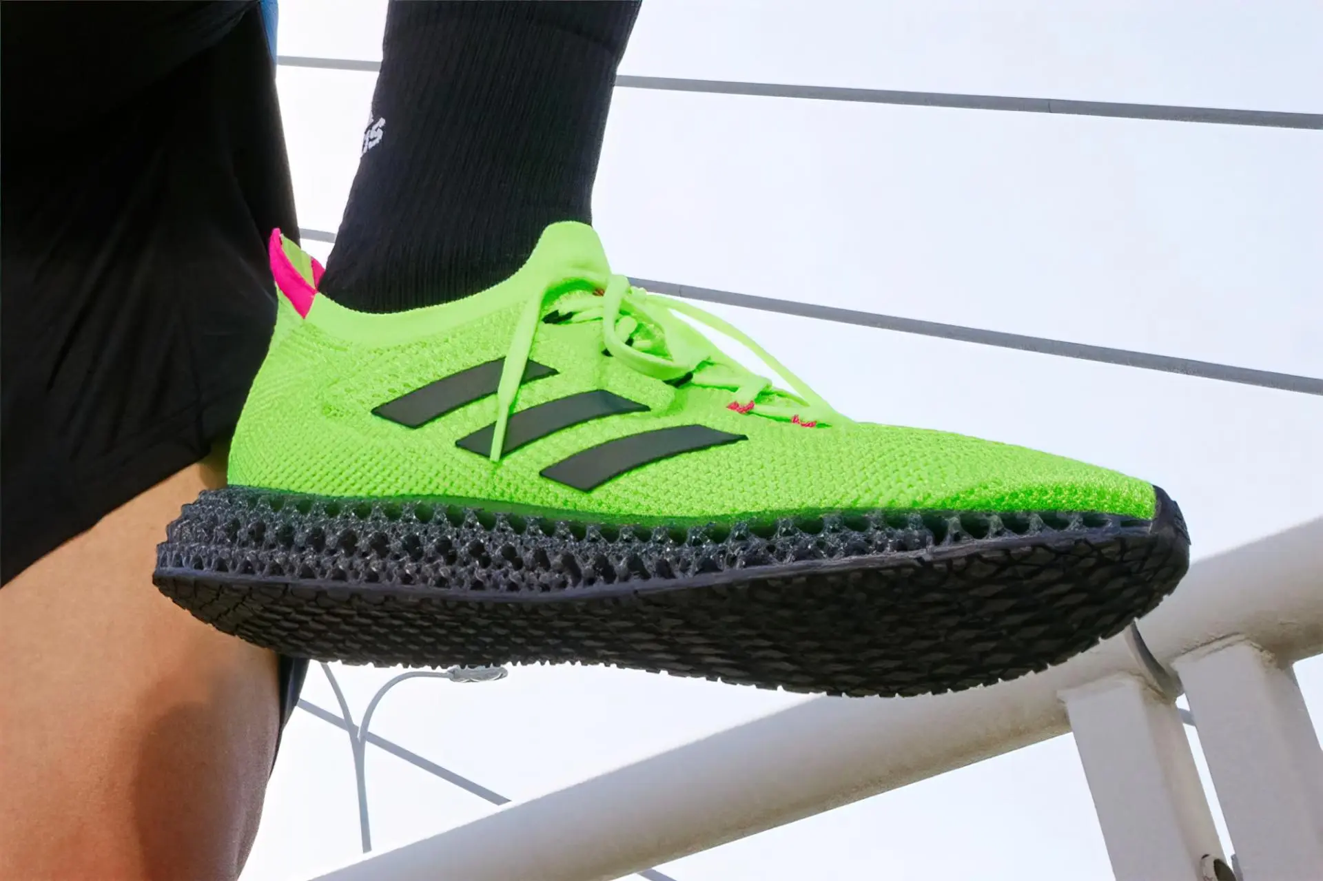 Adidas 4DFWD появились в смелом кричащем зелёном цвете