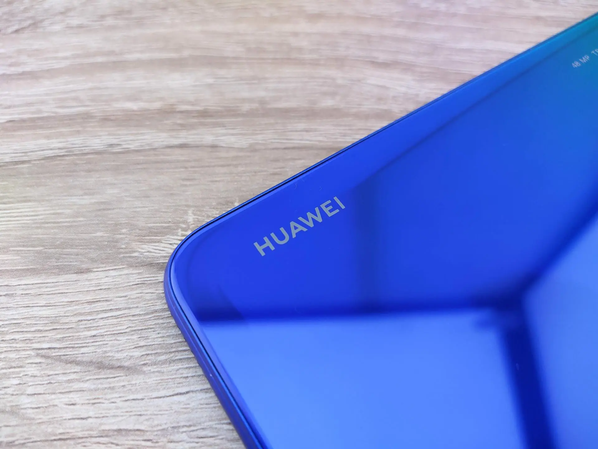 HUAWEI наращивает память старым смартфонам