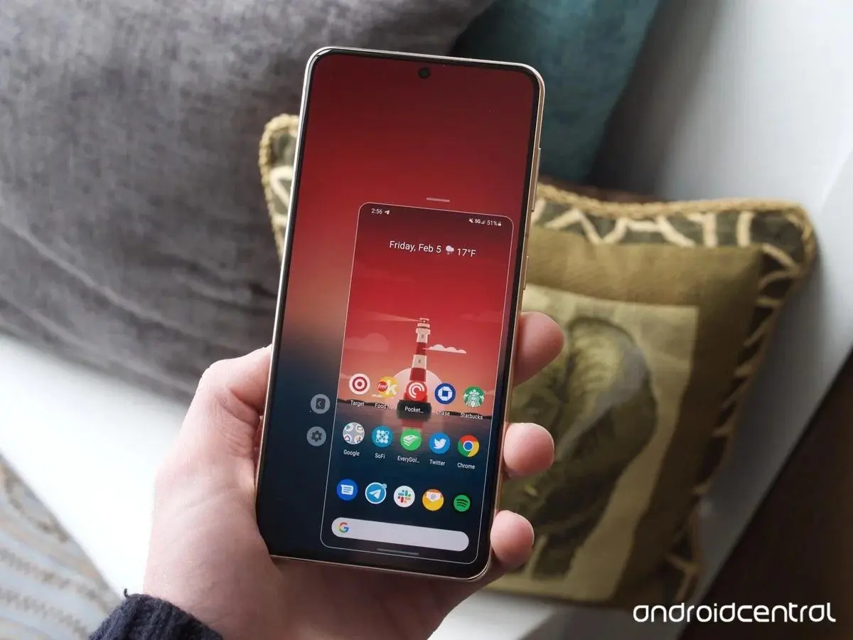 Большими смартфонами станет пользоваться проще в Android 12