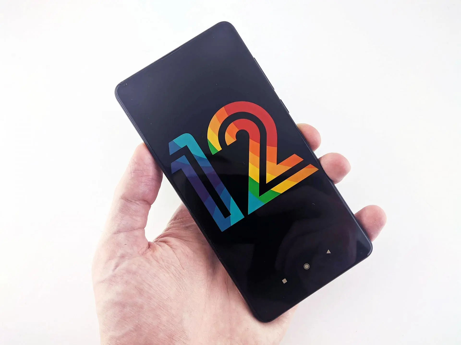 Когда Android 12 появится на твоем смартфоне?