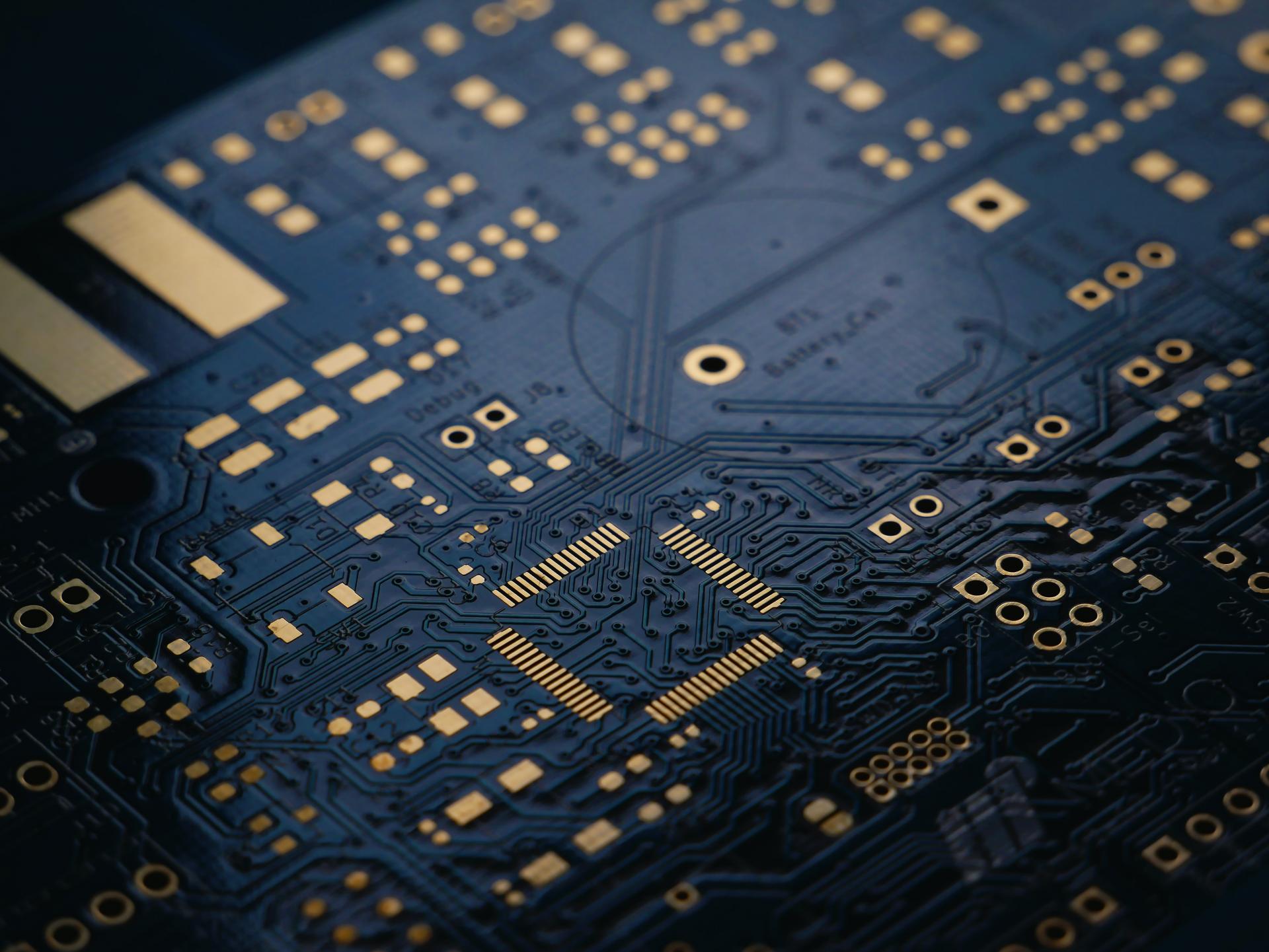 Нехватка полупроводников продлится минимум до 2024 года — Intel