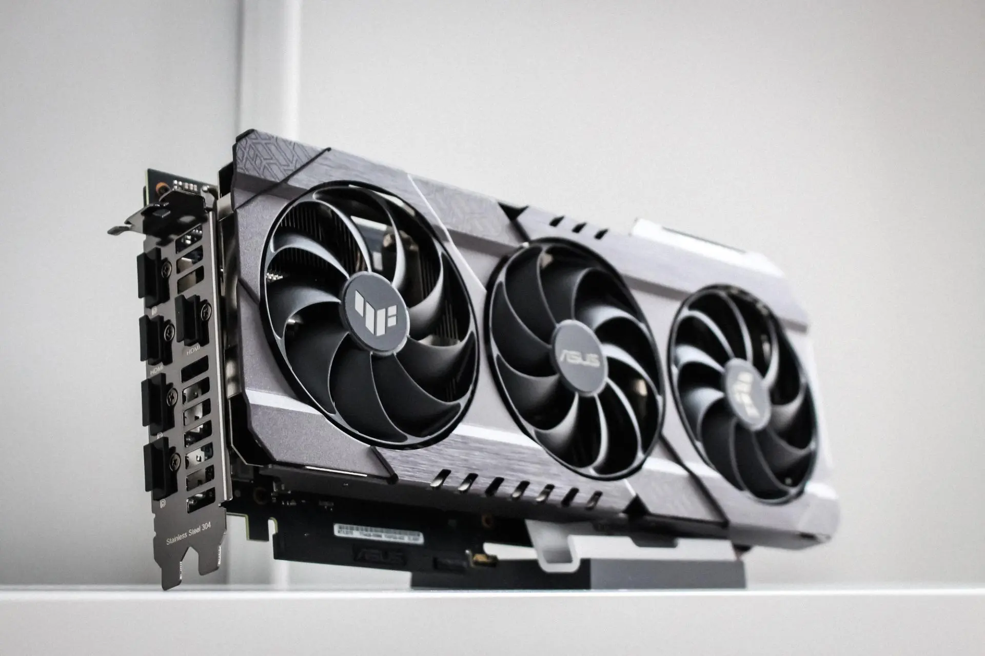 Падение цен видеокарт NVIDIA GeForce и AMD Radeon продолжается