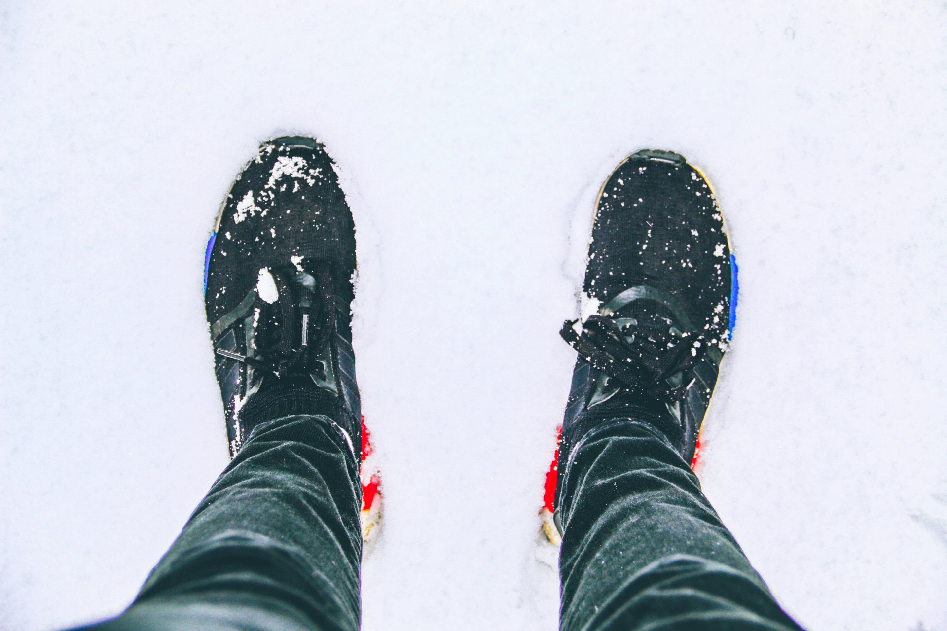 8 лучших утепленных мужских кроссовок для занятий спортом и прогулок зимой