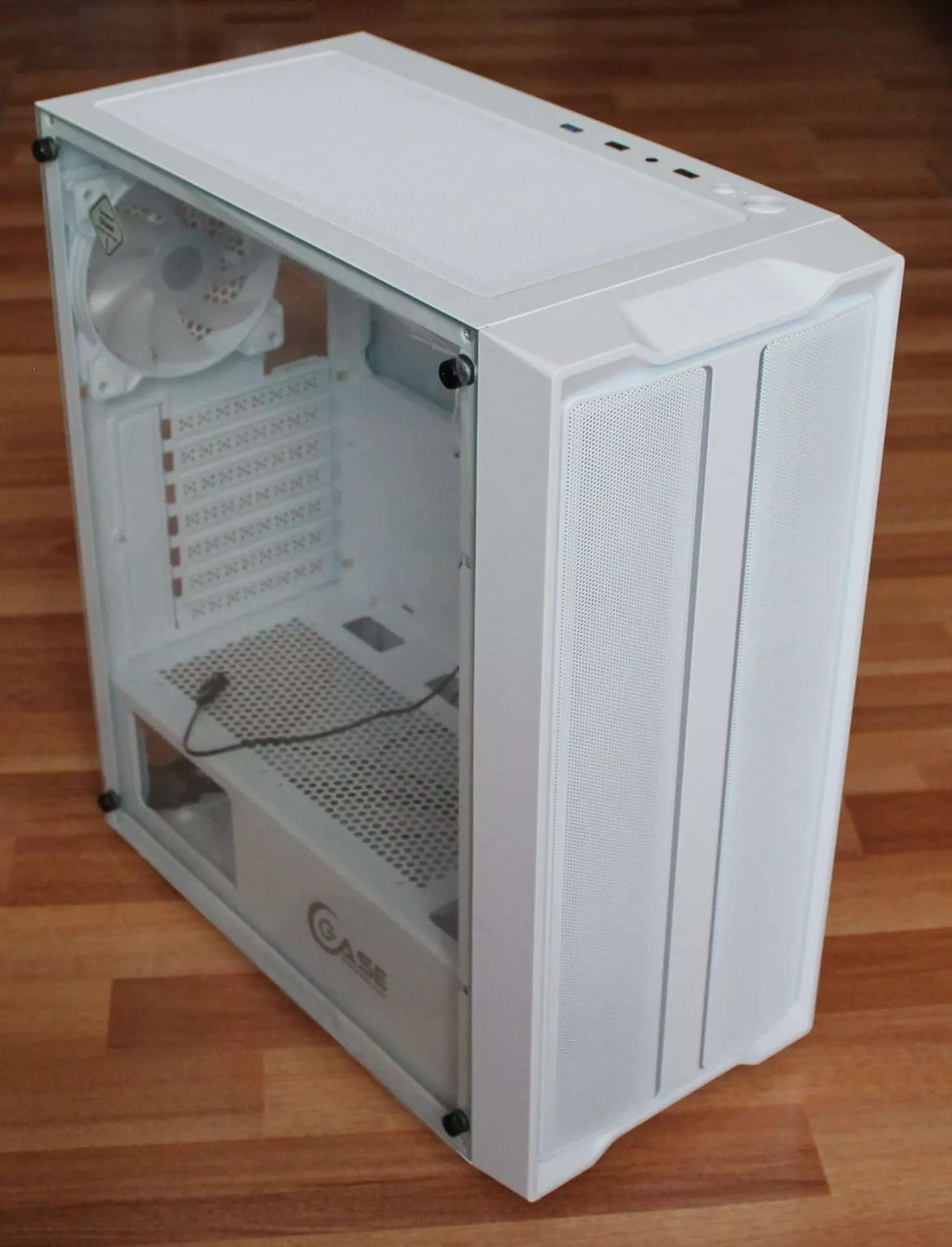 Обзор компьютерного корпуса Powercase Mistral Evo White