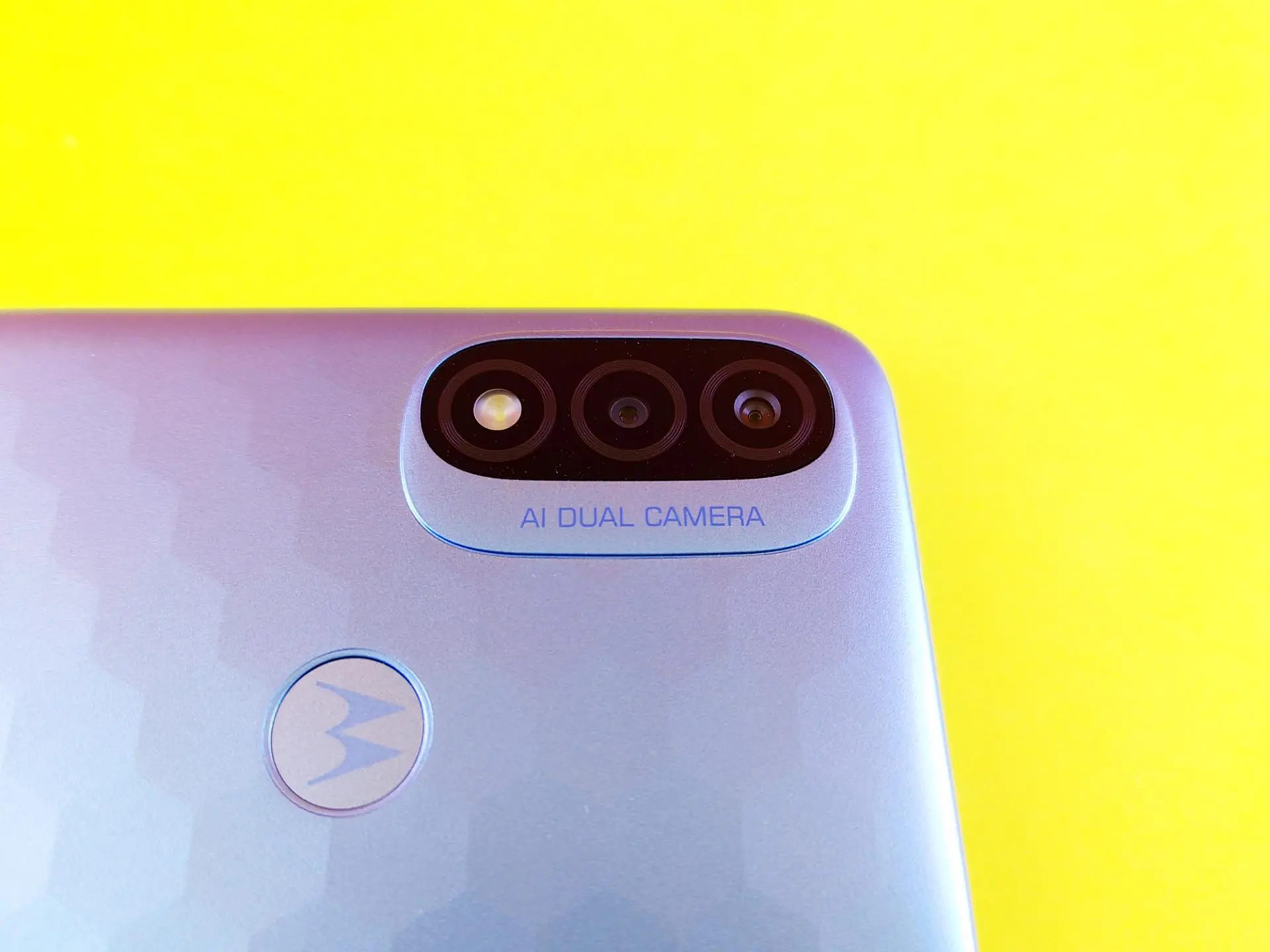 Обзор смартфона Moto E20 – когда Ты пчела, я – пчеловод…