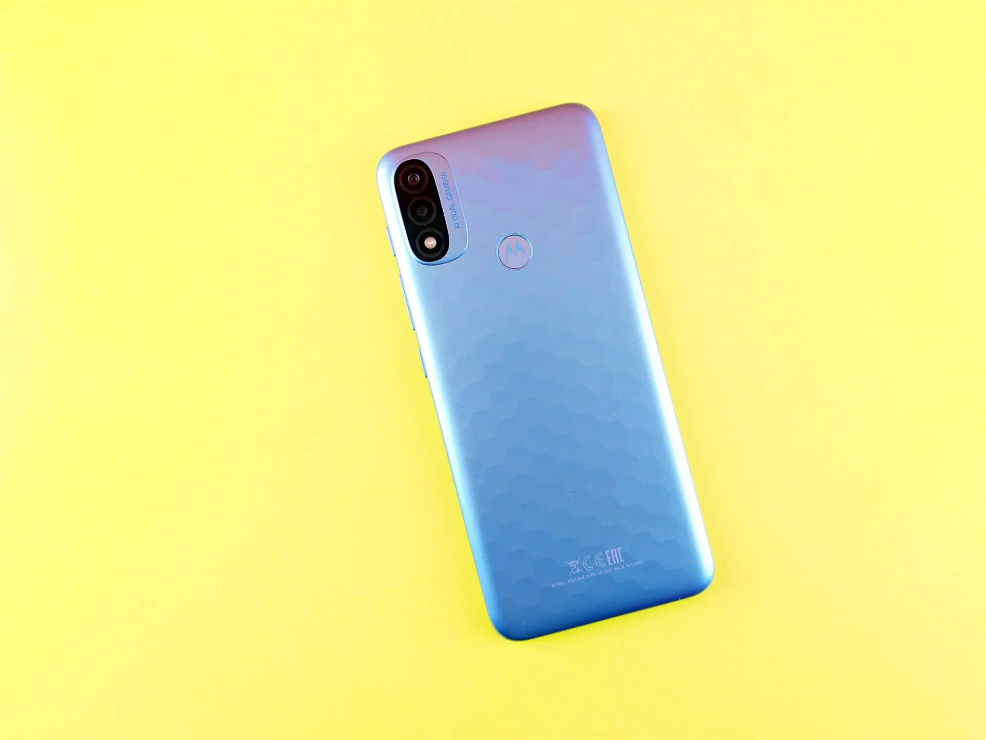 Обзор смартфона Moto E20 – когда Ты пчела, я – пчеловод…