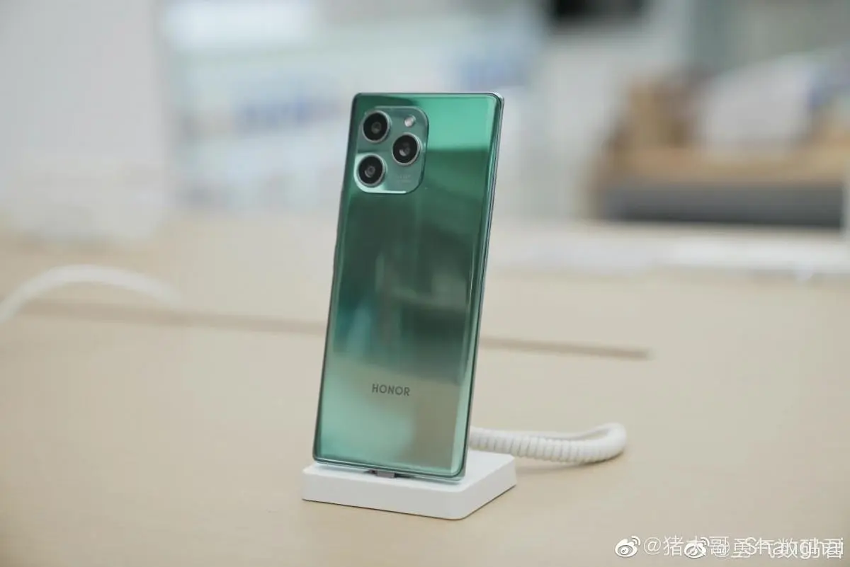 Представили новый HONOR 60SE с дизайном камеры, как у Apple