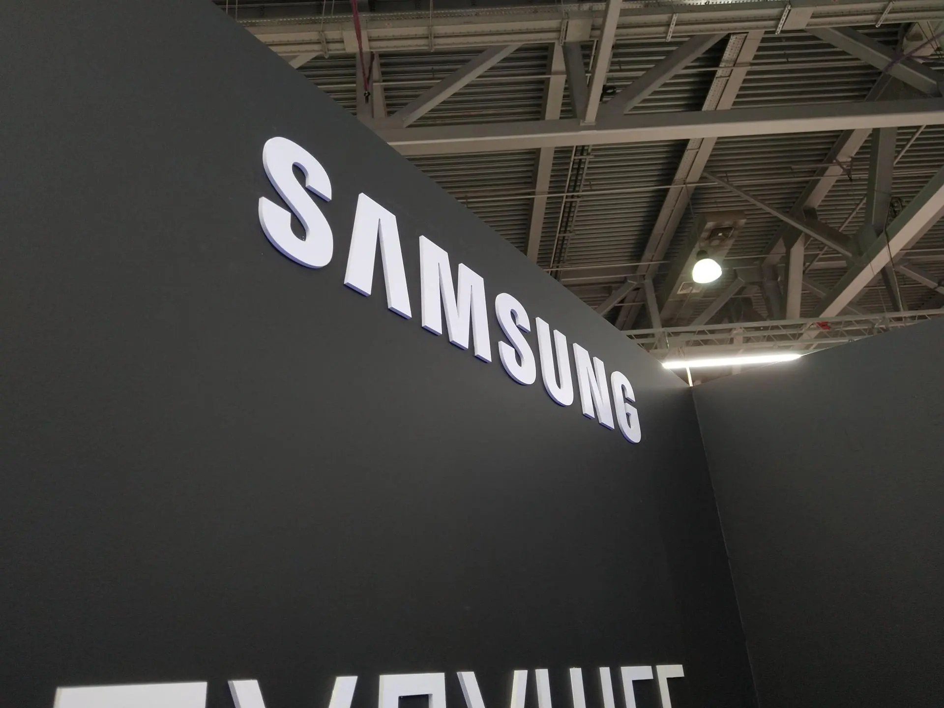 Смартфоны Samsung оказались самыми продаваемыми в 2021 году, обогнав Apple и Xiaomi