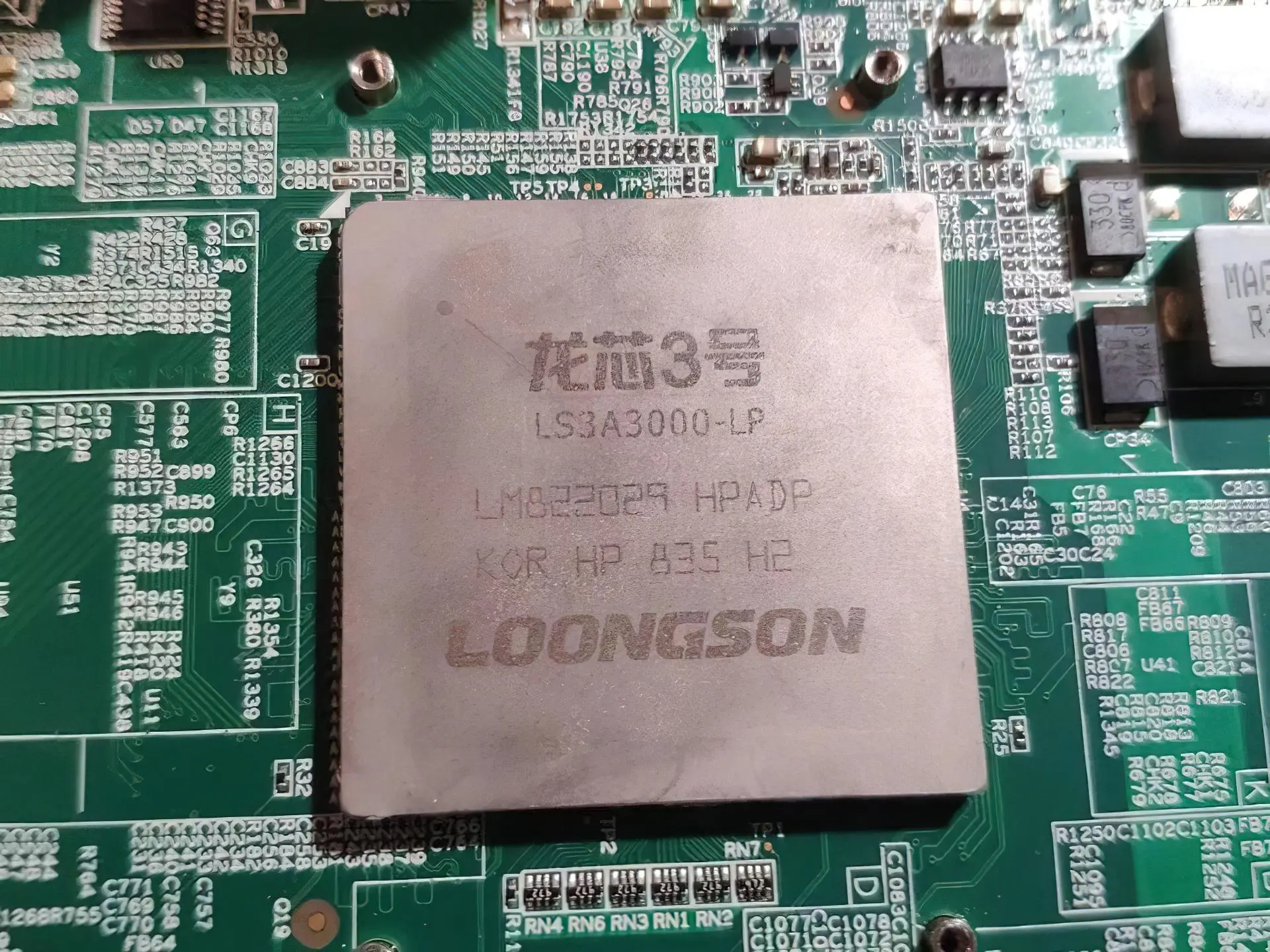 Китайские процессоры Loongson стремительно догоняют Intel и AMD