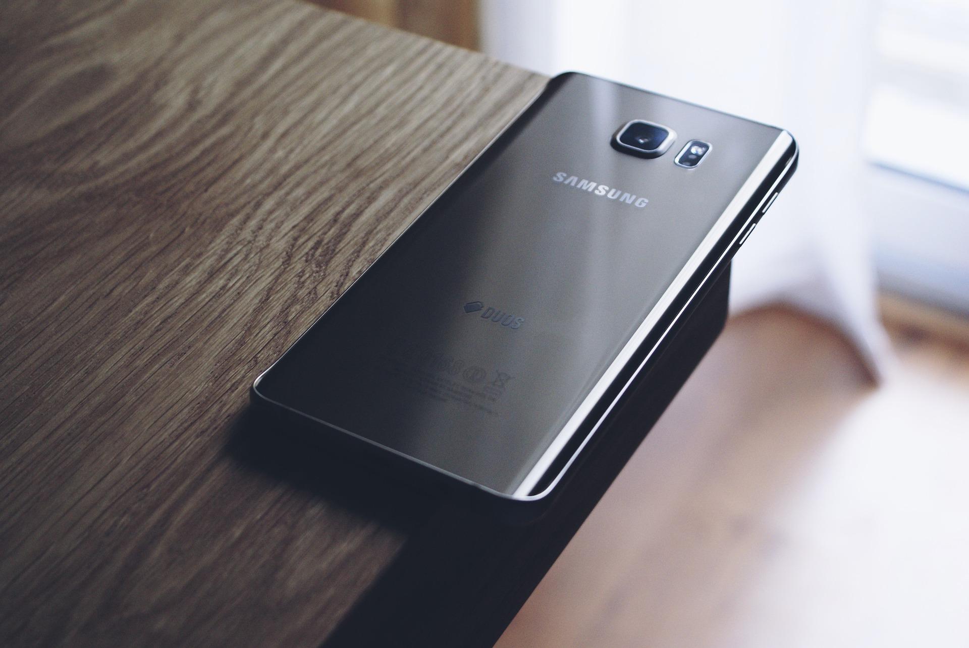 Серые смартфоны Samsung не слишком просто активировать в России