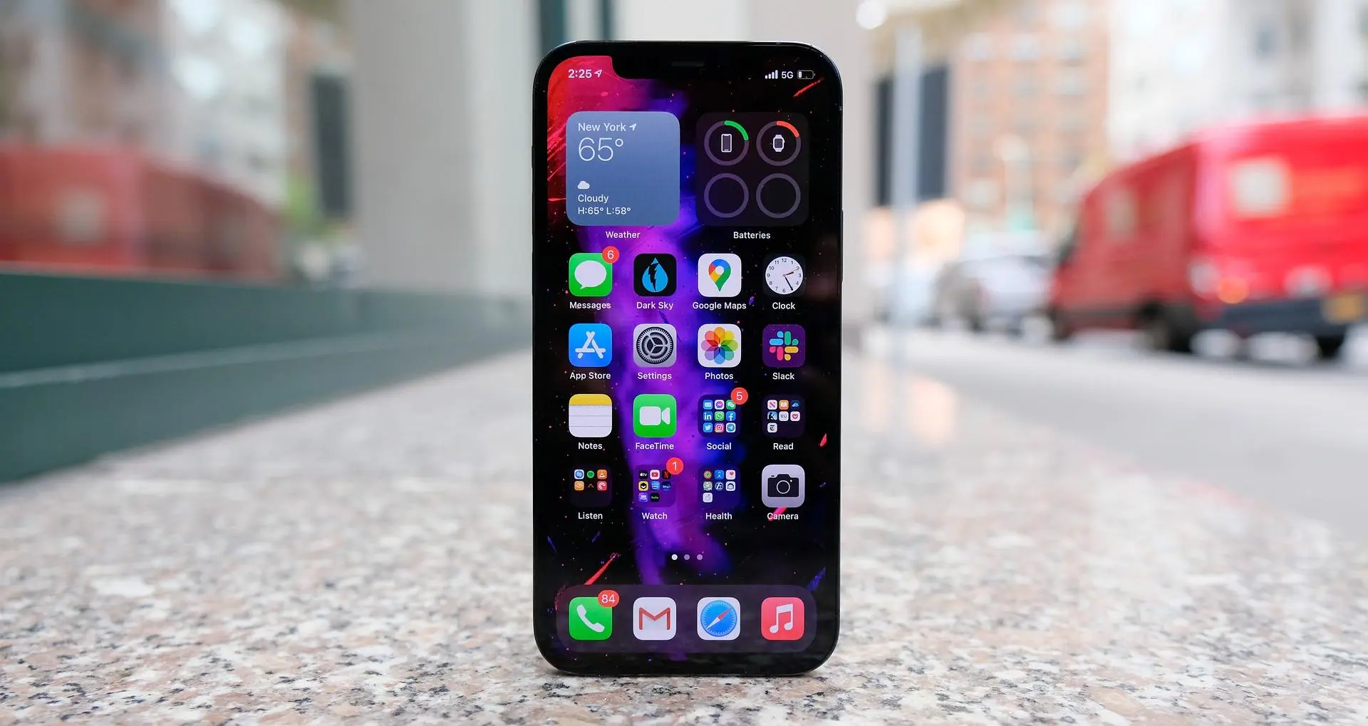 Apple представит свой первый iPhone-бюджетник с ценой ниже 200 долларов?