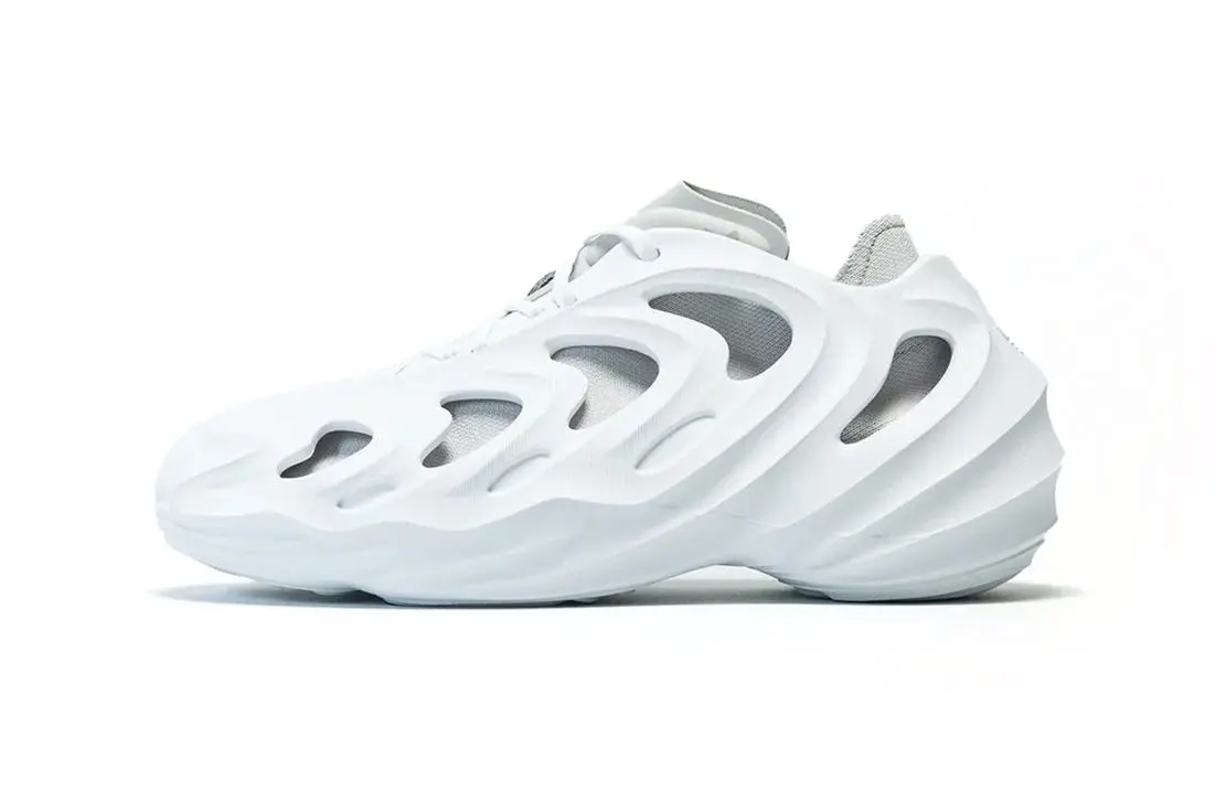 Новые кроссовки Adidas adiFOM Q полностью в белом