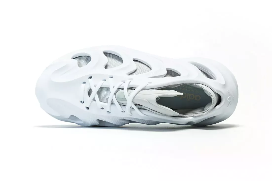 Новые кроссовки Adidas adiFOM Q полностью в белом